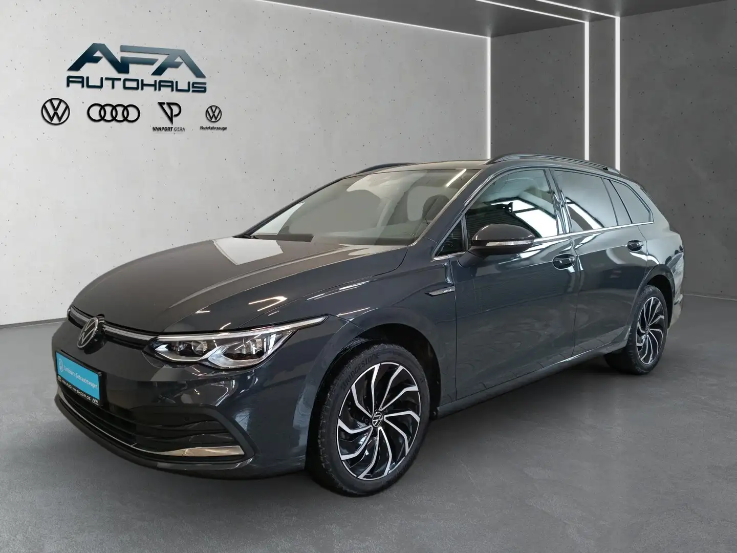 Volkswagen Golf VIII Var. 2.0 TDI STYLE DSG Pano*AHK*StdHz Grau - 2