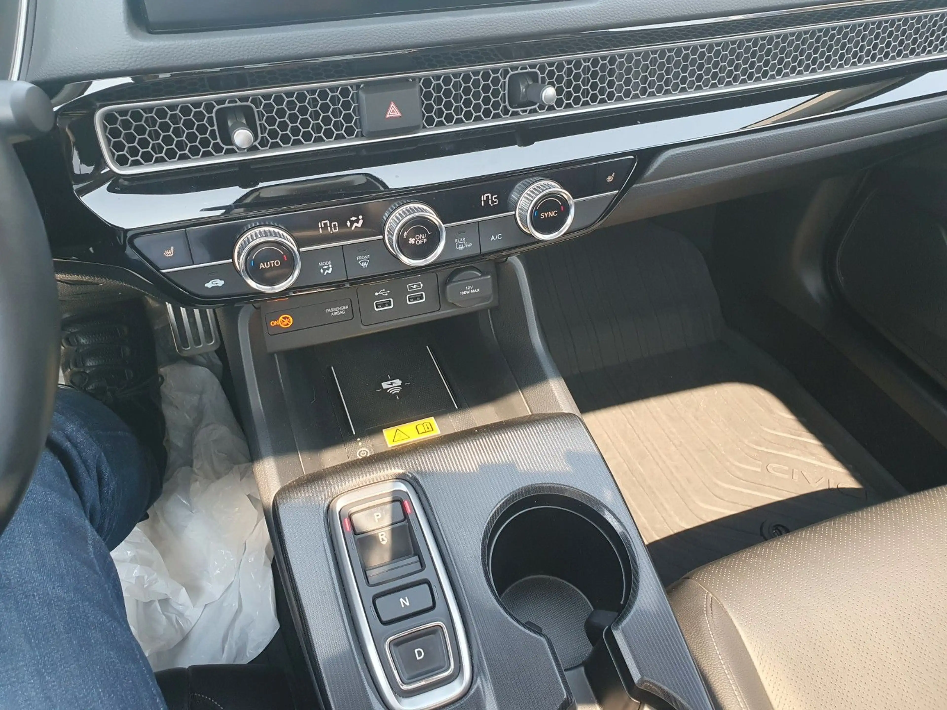Honda Civic 2,0 e:HEV Advance "Pano, Leder, Bose" — photo 6