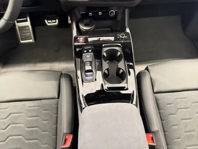 Audi A6 view 13