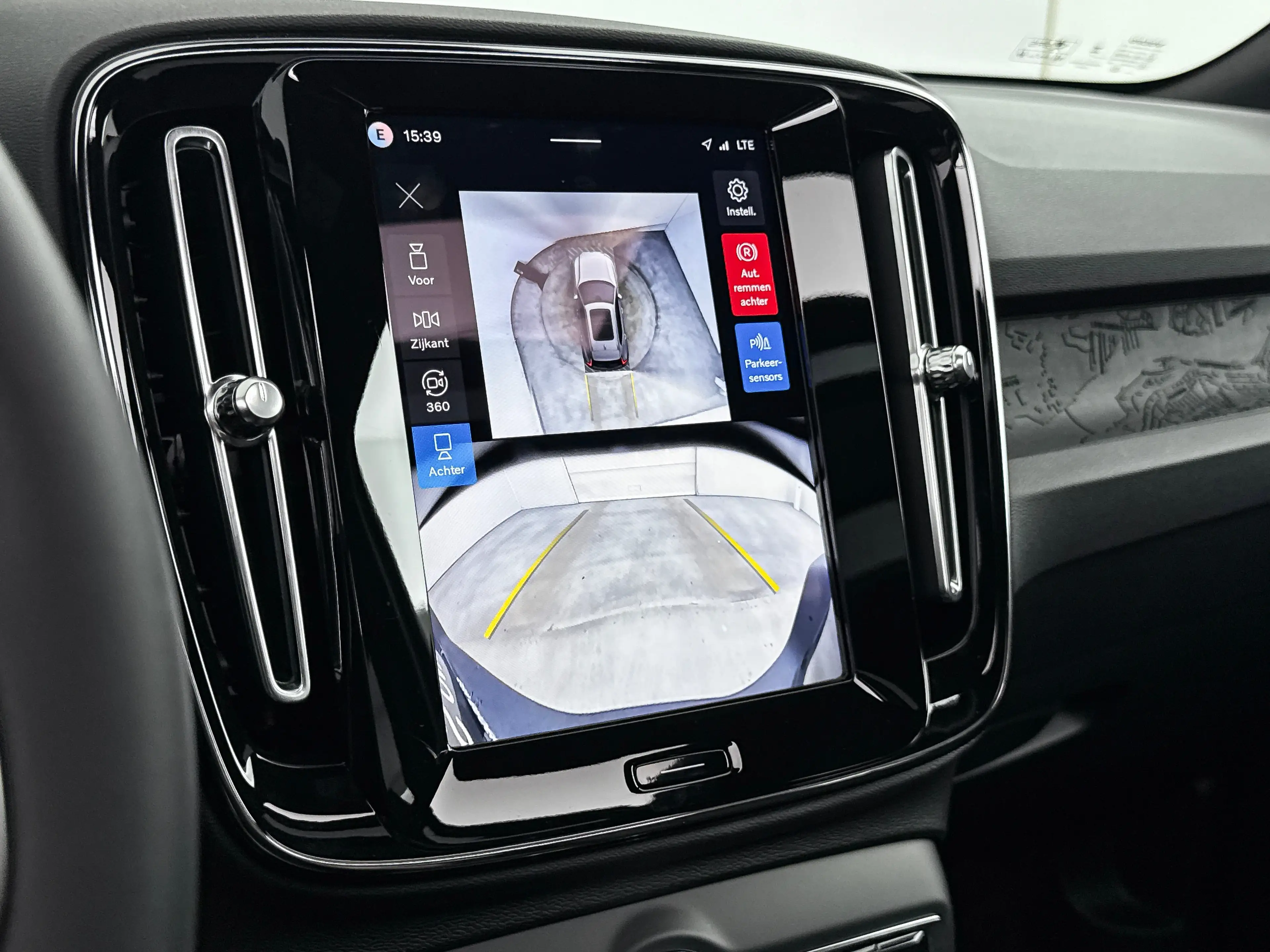 Volvo EX40 Single Motor Extended Range 82kWh Plus | 19" | Pan — photo 13