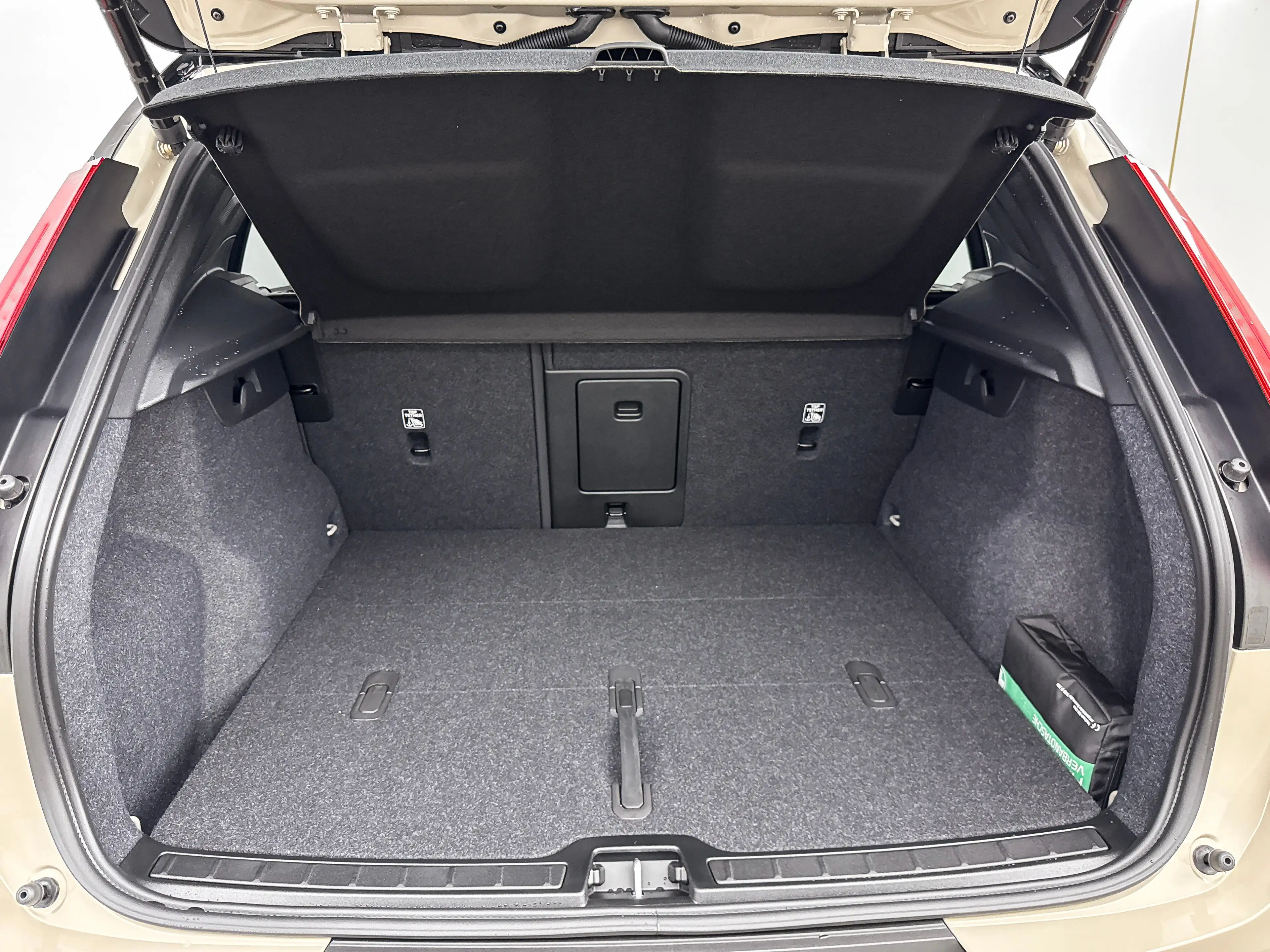 Volvo EX40 Single Motor Extended Range 82kWh Plus | 19" | Pan — photo 25
