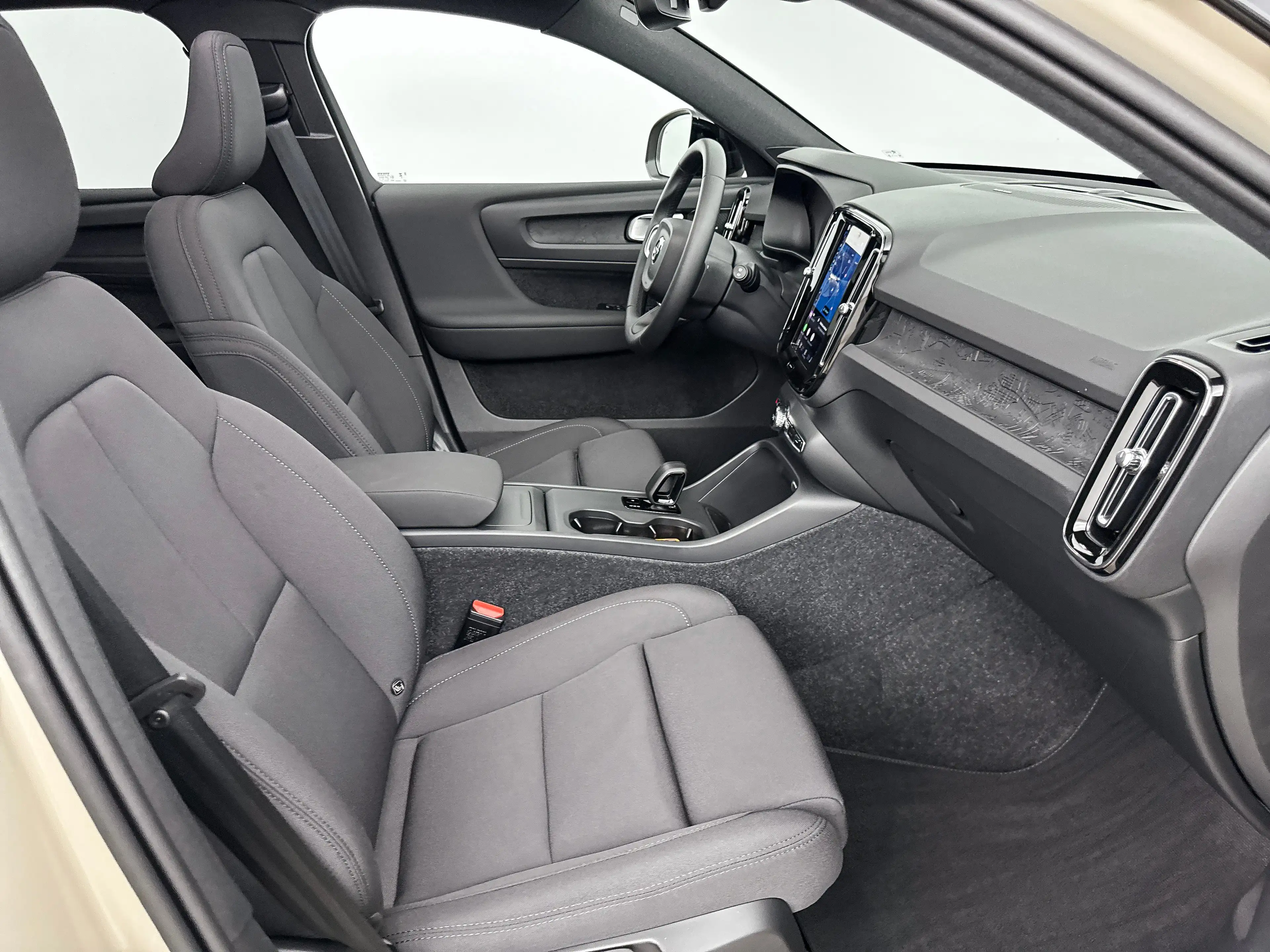 Volvo EX40 Single Motor Extended Range 82kWh Plus | 19" | Pan — photo 33