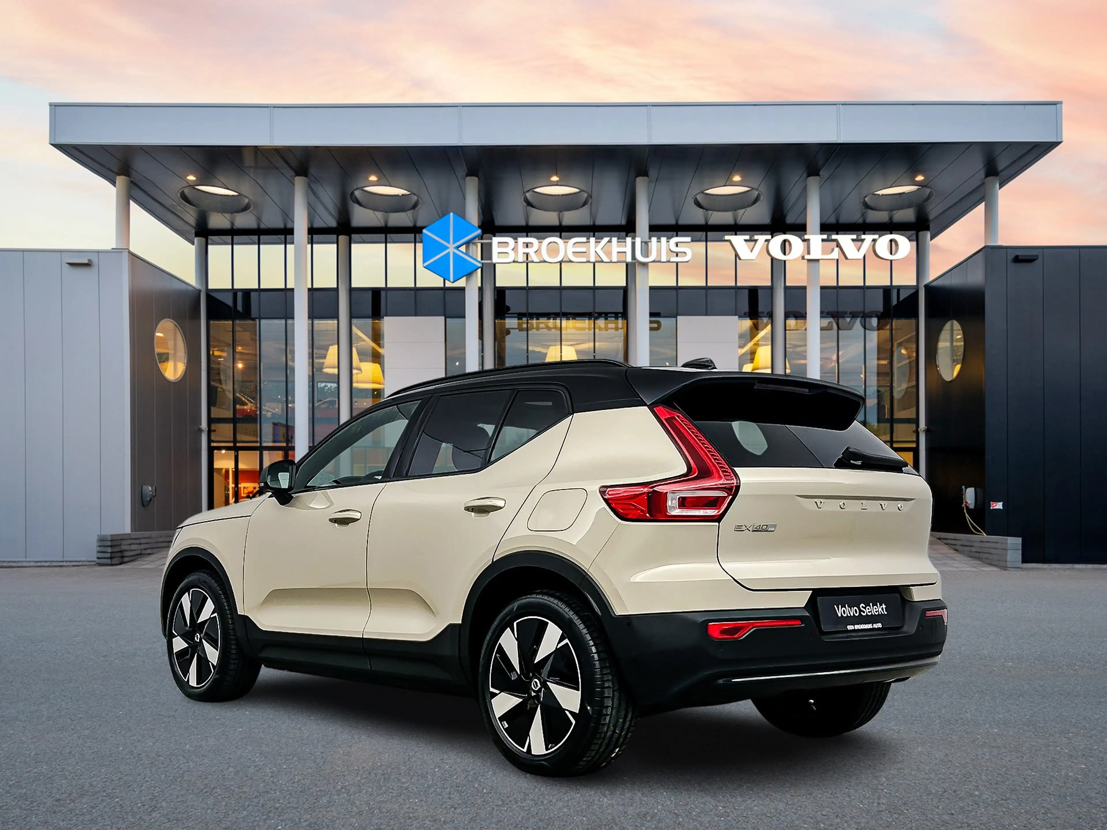Volvo EX40 Single Motor Extended Range 82kWh Plus | 19" | Pan — photo 4