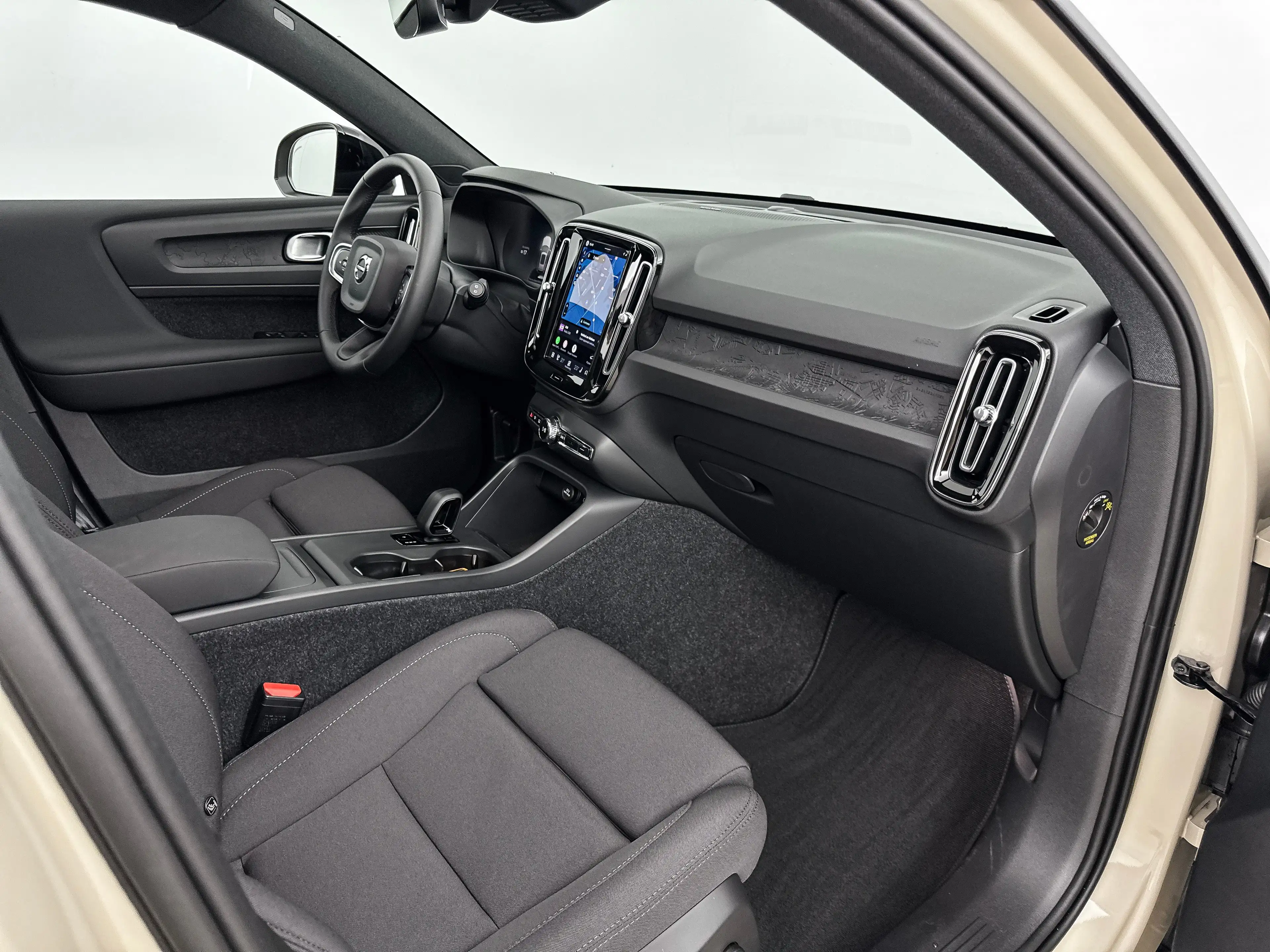 Volvo EX40 Single Motor Extended Range 82kWh Plus | 19" | Pan — photo 20