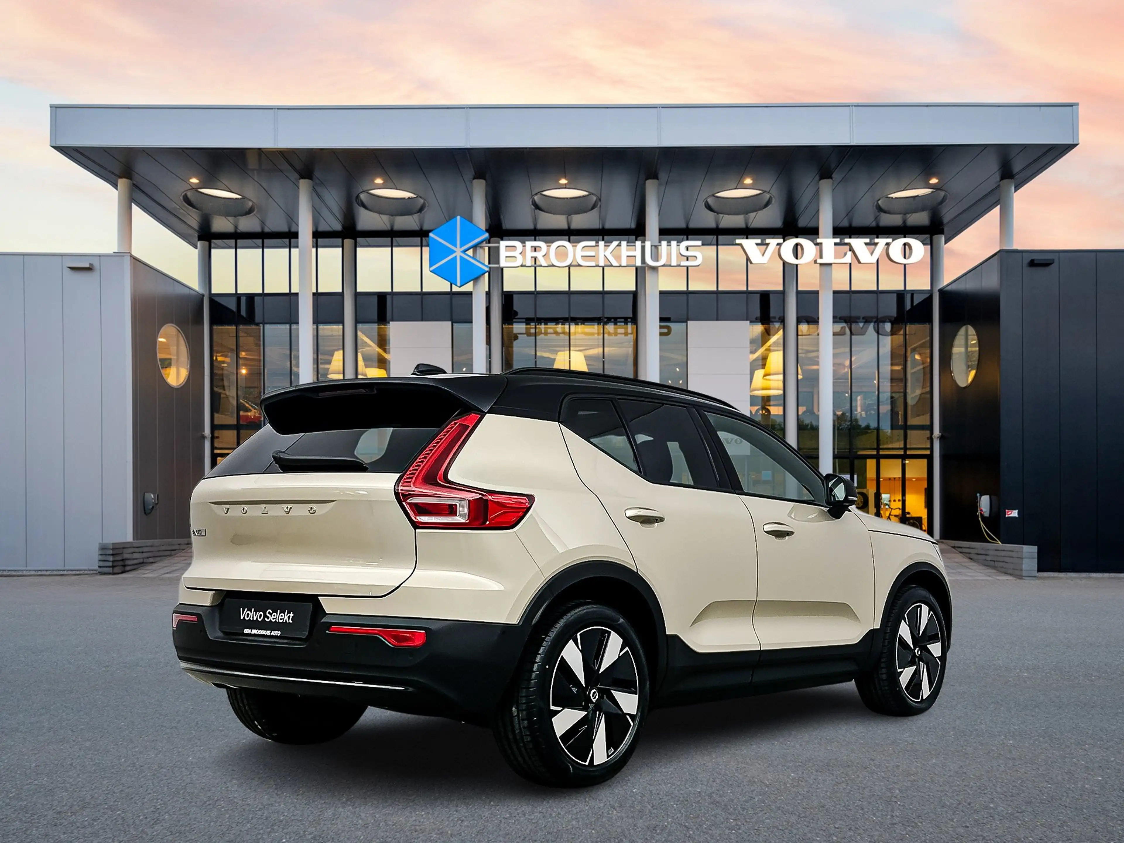 Volvo EX40 Single Motor Extended Range 82kWh Plus | 19" | Pan — photo 3