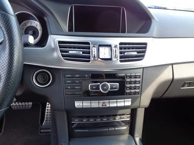 Mercedes-Benz E-Class view 11