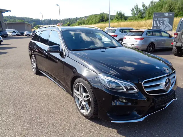 Mercedes-Benz E-Class view 3
