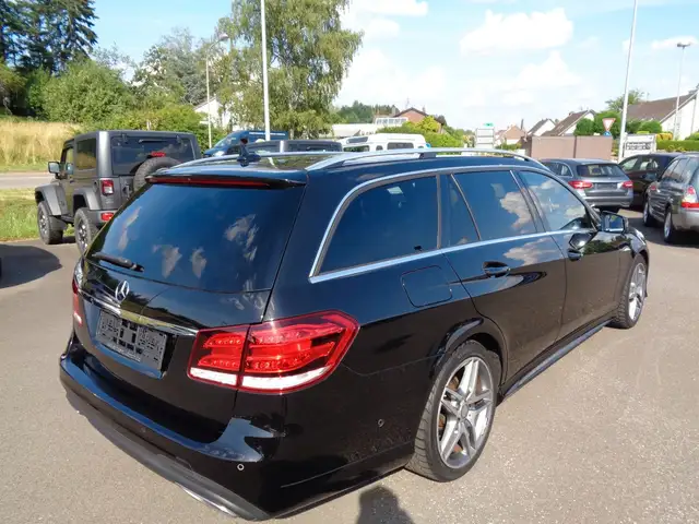 Mercedes-Benz E-Class view 4