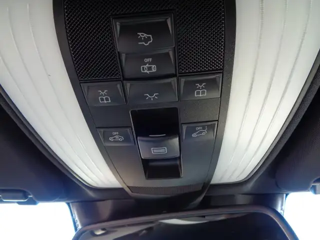 Mercedes-Benz E-Class view 14