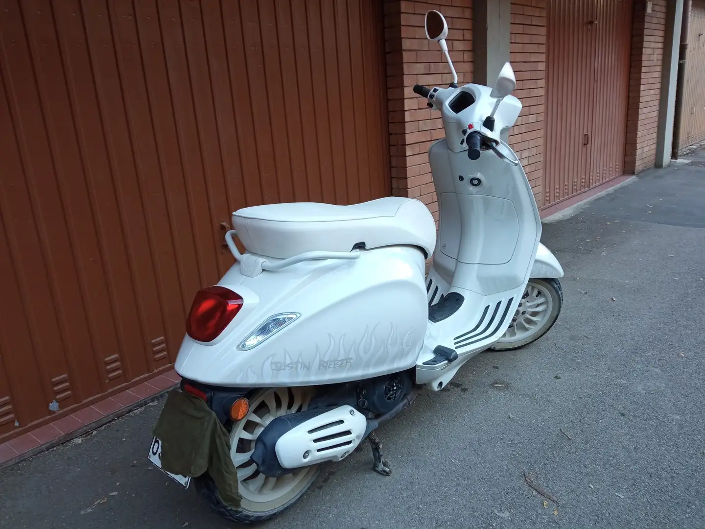 Piaggio Sprint Vespa 125 Sprint Justin Bieber Wit - 2