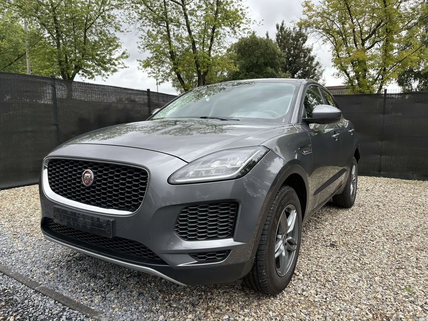 Jaguar E-Pace 2.0 D AWD 1e PROP - NAVI - CAM - PANO - Eur6b Gris - 1