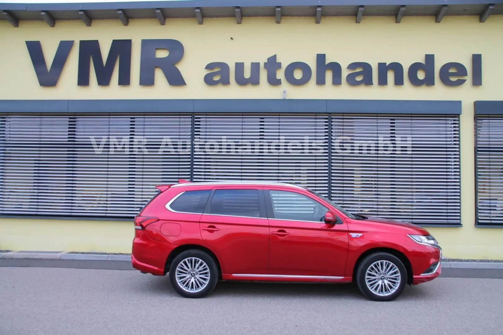 Mitsubishi Outlander PHEV Basis Spirit 4WD Rouge - 1