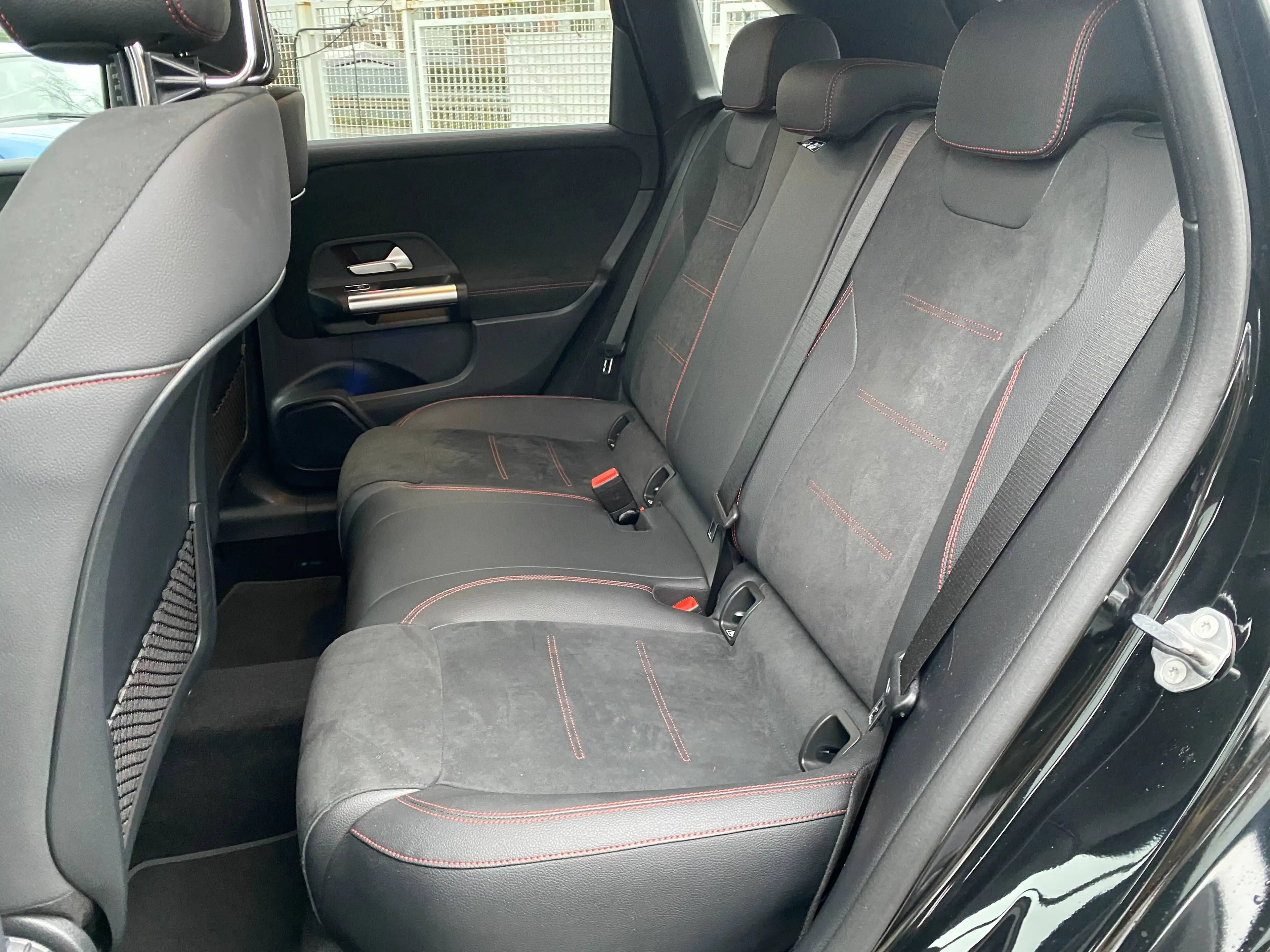 Mercedes-Benz B 200 B 200 AMG Line Nur 15000KM — photo 11