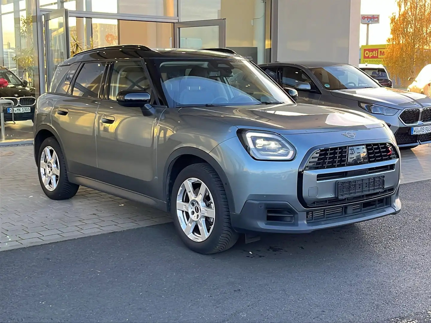MINI Countryman S All4 Classic Trim HUD.AHK.PANO.SH Grün - 2