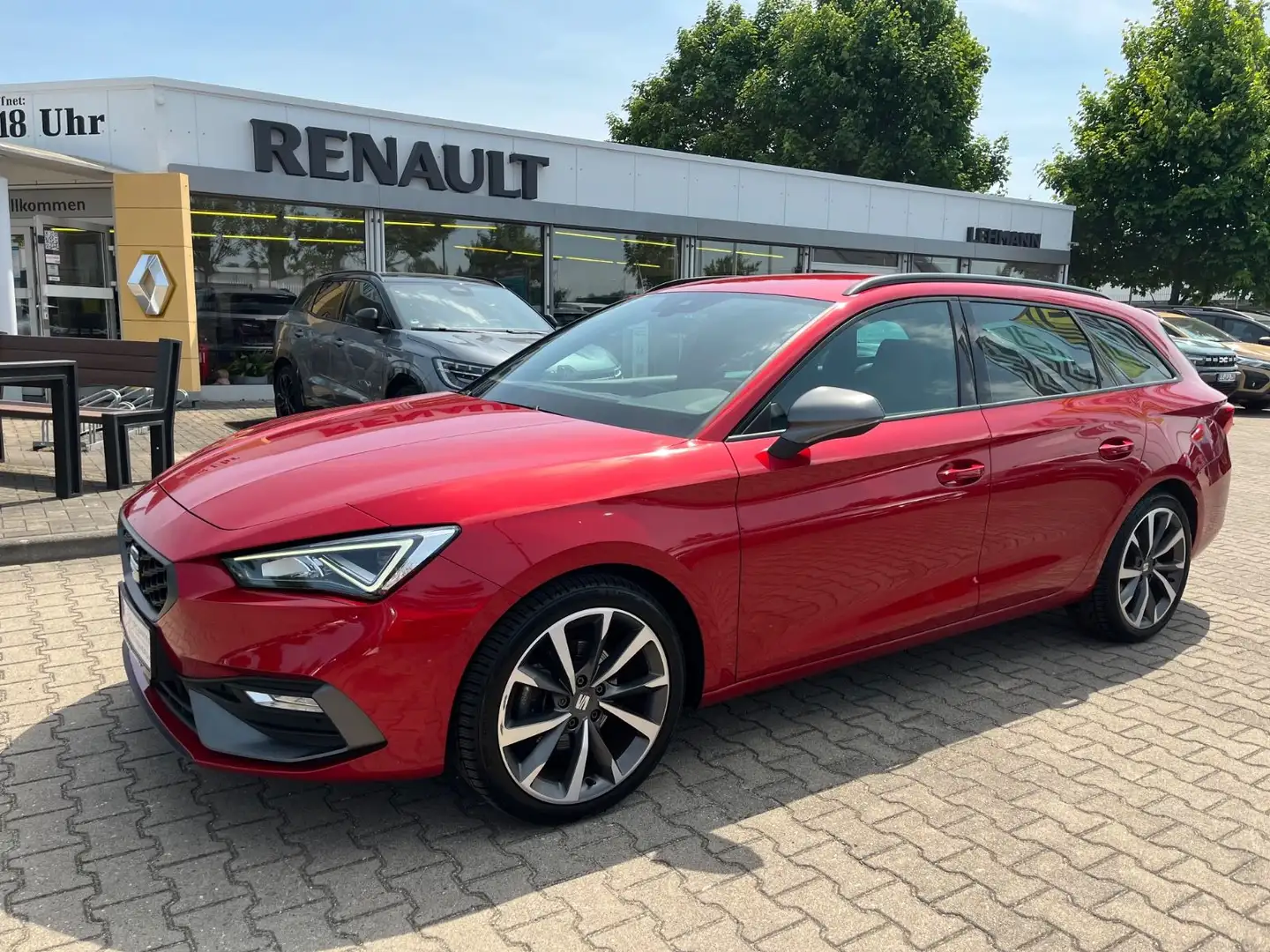 SEAT Leon 1.5 eTSI DSG Sportstourer FR Mild Hybrid Rot - 1