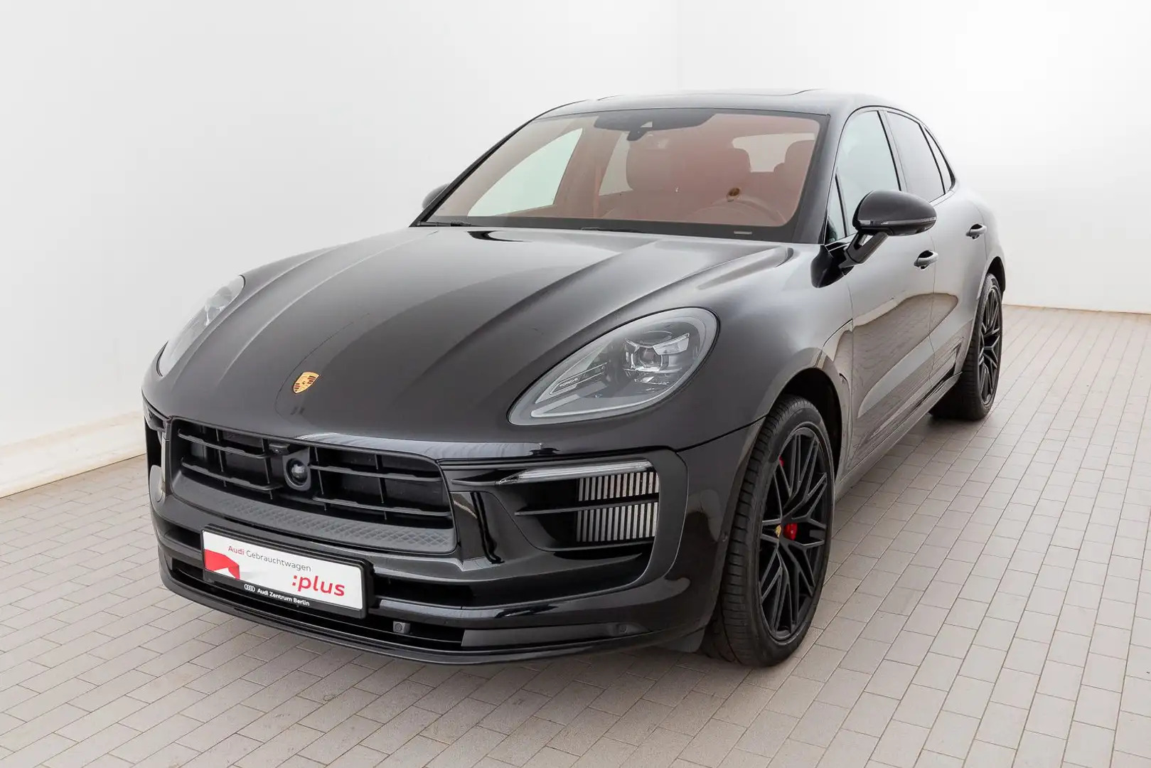 Porsche Macan GTS OPF BOSE AHK PANO LED RFK SITZHZG Schwarz - 2