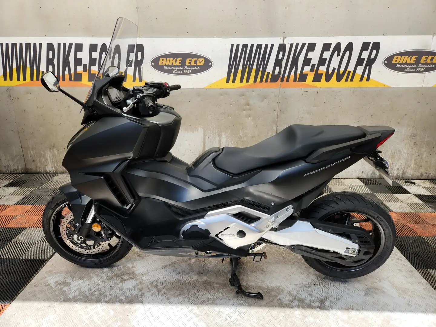 Honda Forza 750 Gris - 2