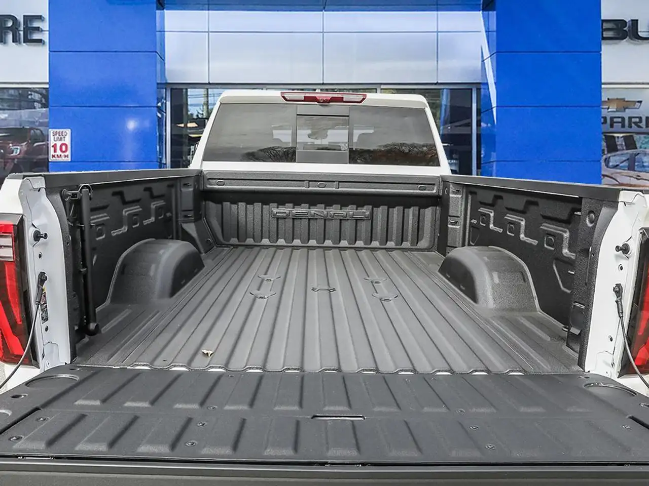 GMC Sierra 2500HD снимка GMC Sierra 2500HD