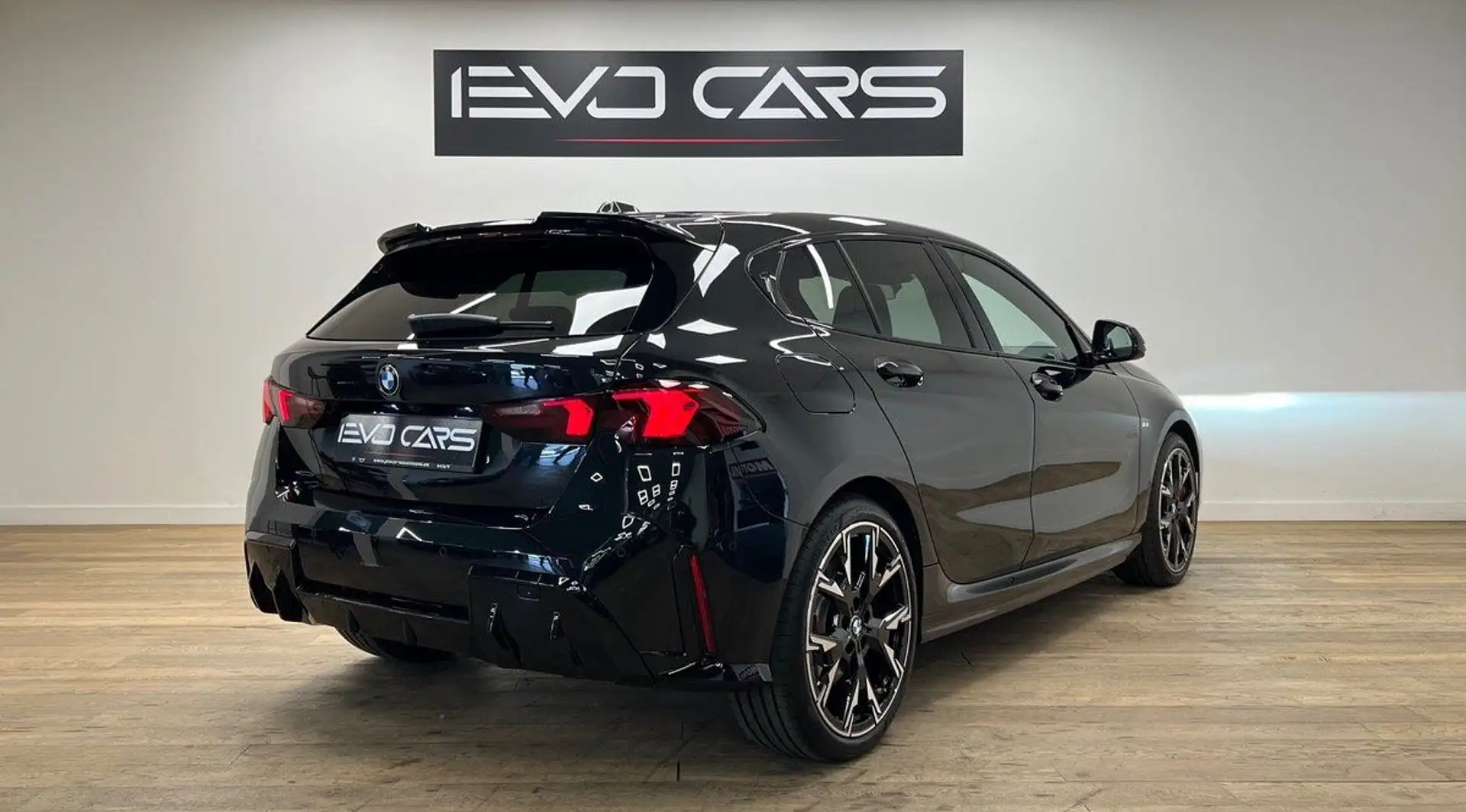 BMW 120 F70 120I 170 ch / Pack Innovation / Pack M Sport P Noir - 2