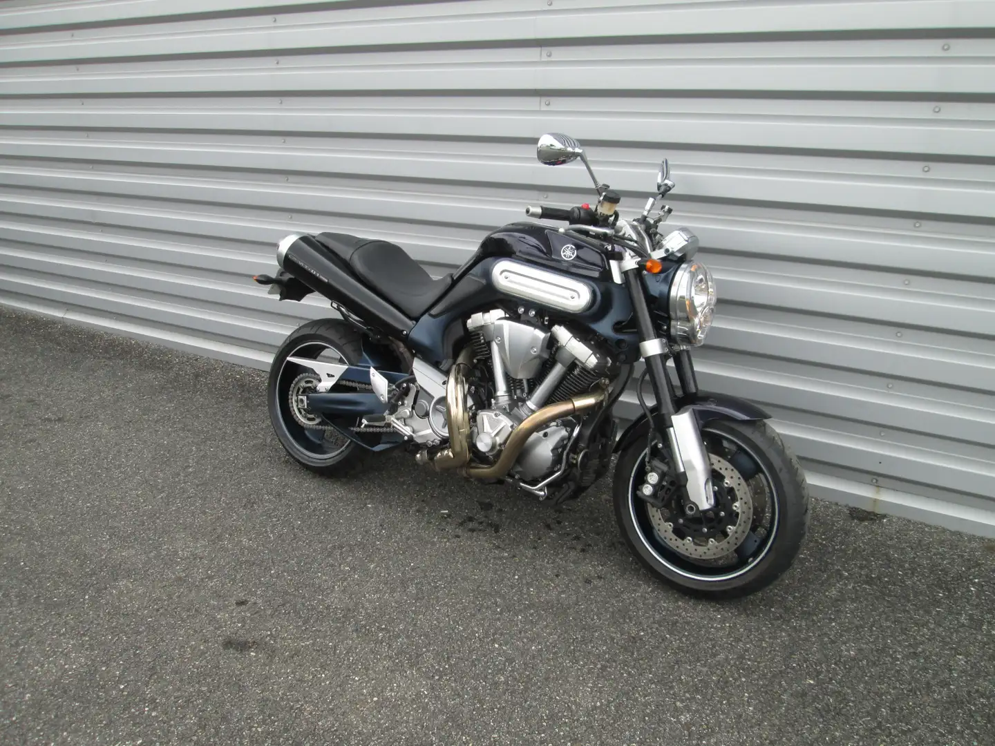 Yamaha MT-01 Mauve - 1