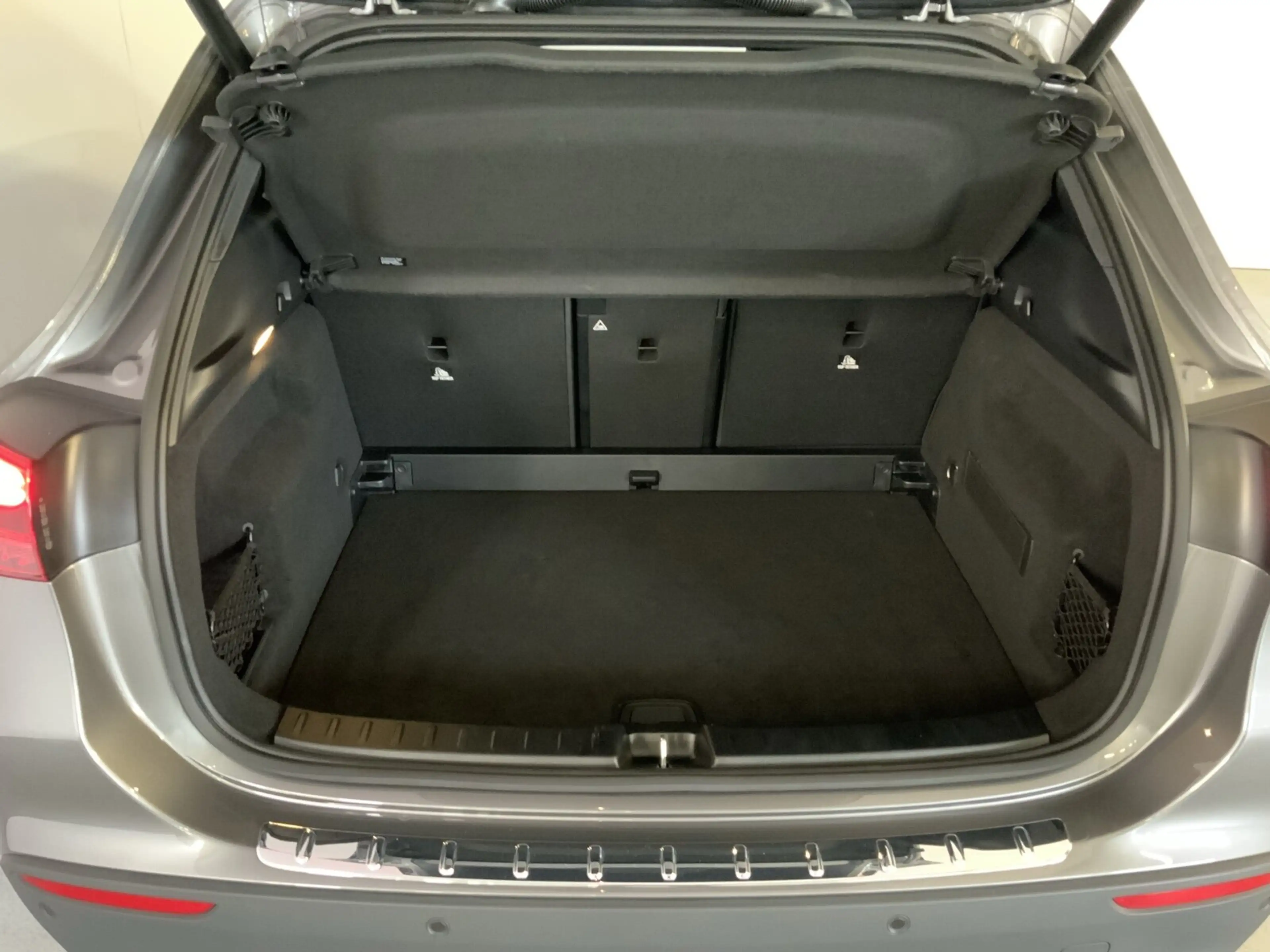 Mercedes-Benz GLA 200 GLA 200 d Progressive Multibeam Sound DISTRONIC — photo 7