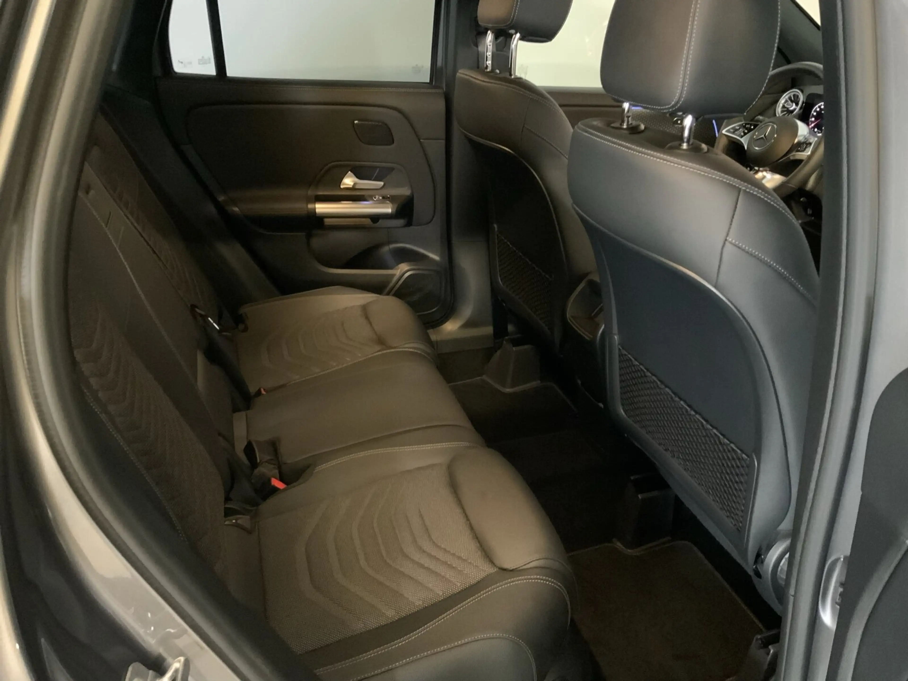 Mercedes-Benz GLA 200 GLA 200 d Progressive Multibeam Sound DISTRONIC — photo 15