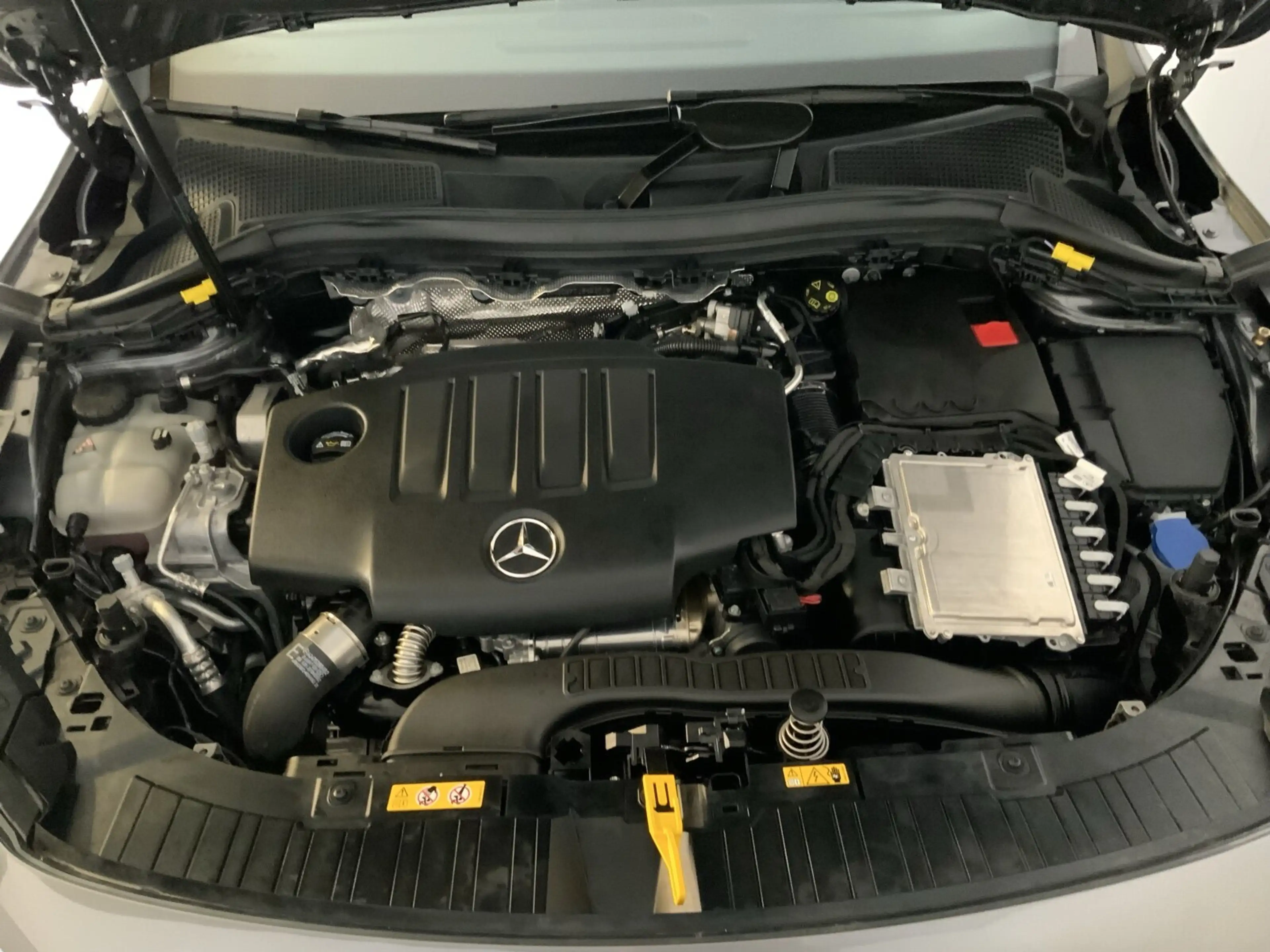 Mercedes-Benz GLA 200 GLA 200 d Progressive Multibeam Sound DISTRONIC — photo 13
