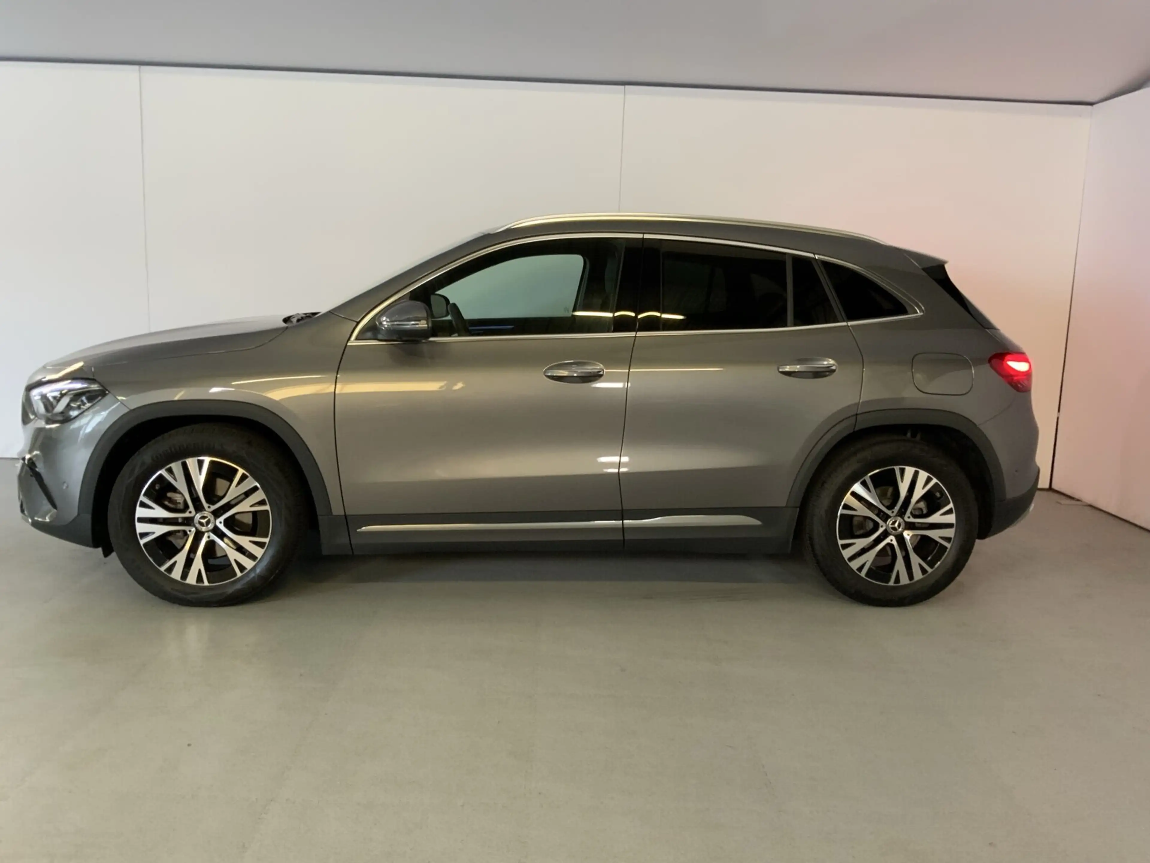 Mercedes-Benz GLA 200 GLA 200 d Progressive Multibeam Sound DISTRONIC — photo 3
