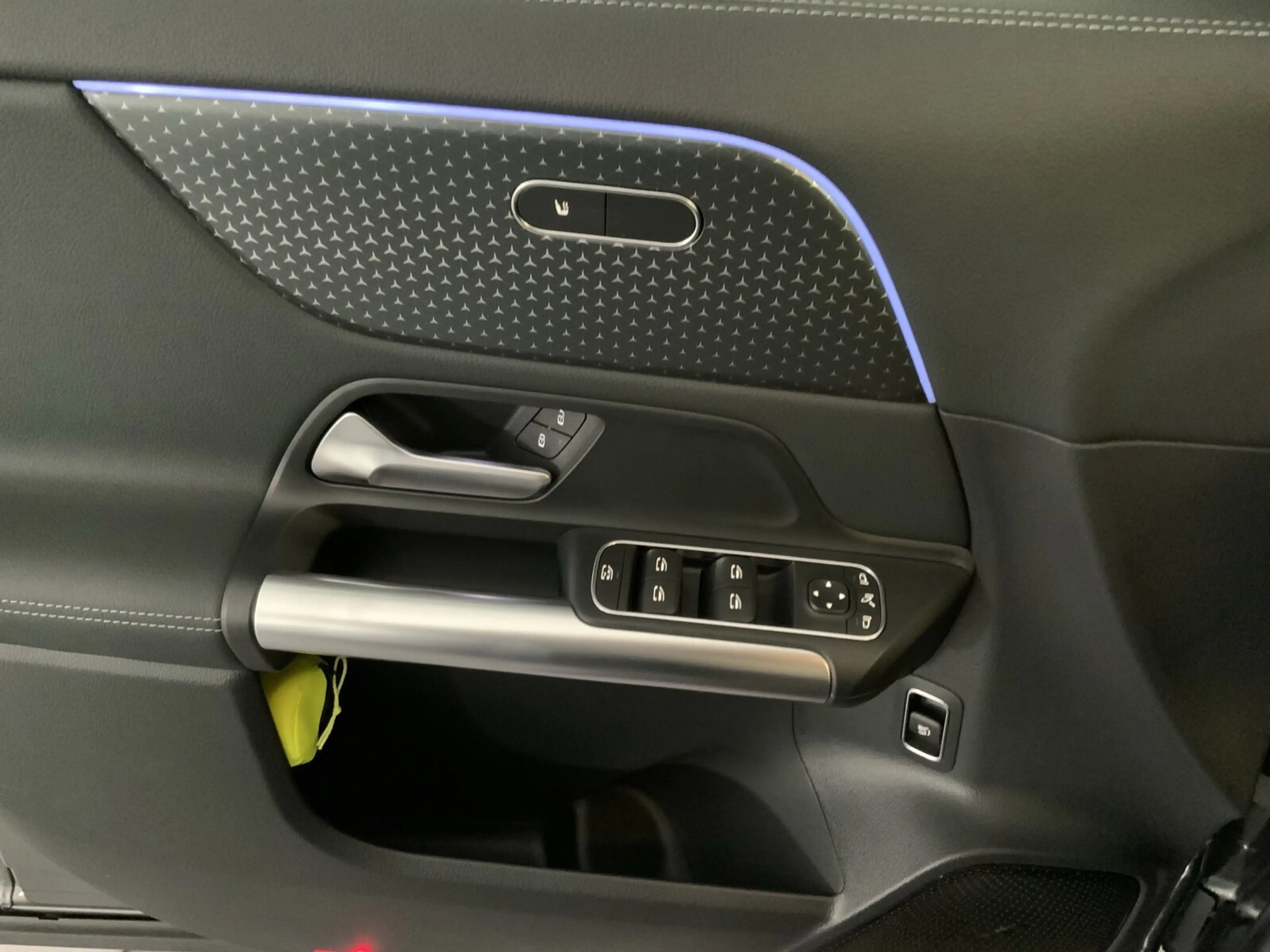 Mercedes-Benz GLA 200 GLA 200 d Progressive Multibeam Sound DISTRONIC — photo 12