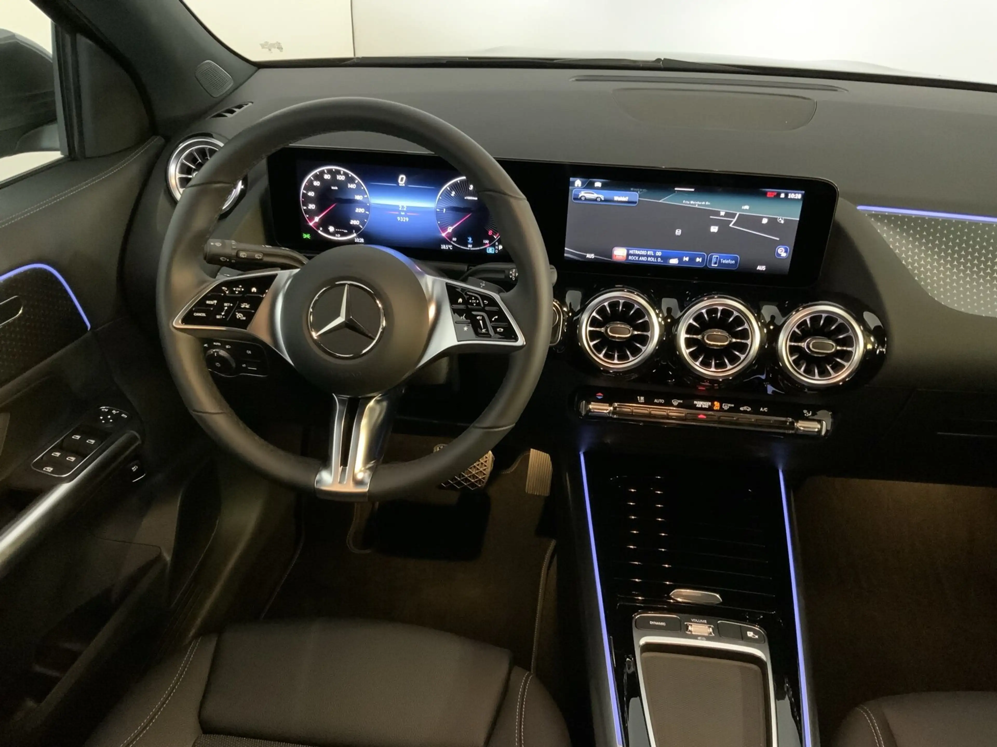 Mercedes-Benz GLA 200 GLA 200 d Progressive Multibeam Sound DISTRONIC — photo 9