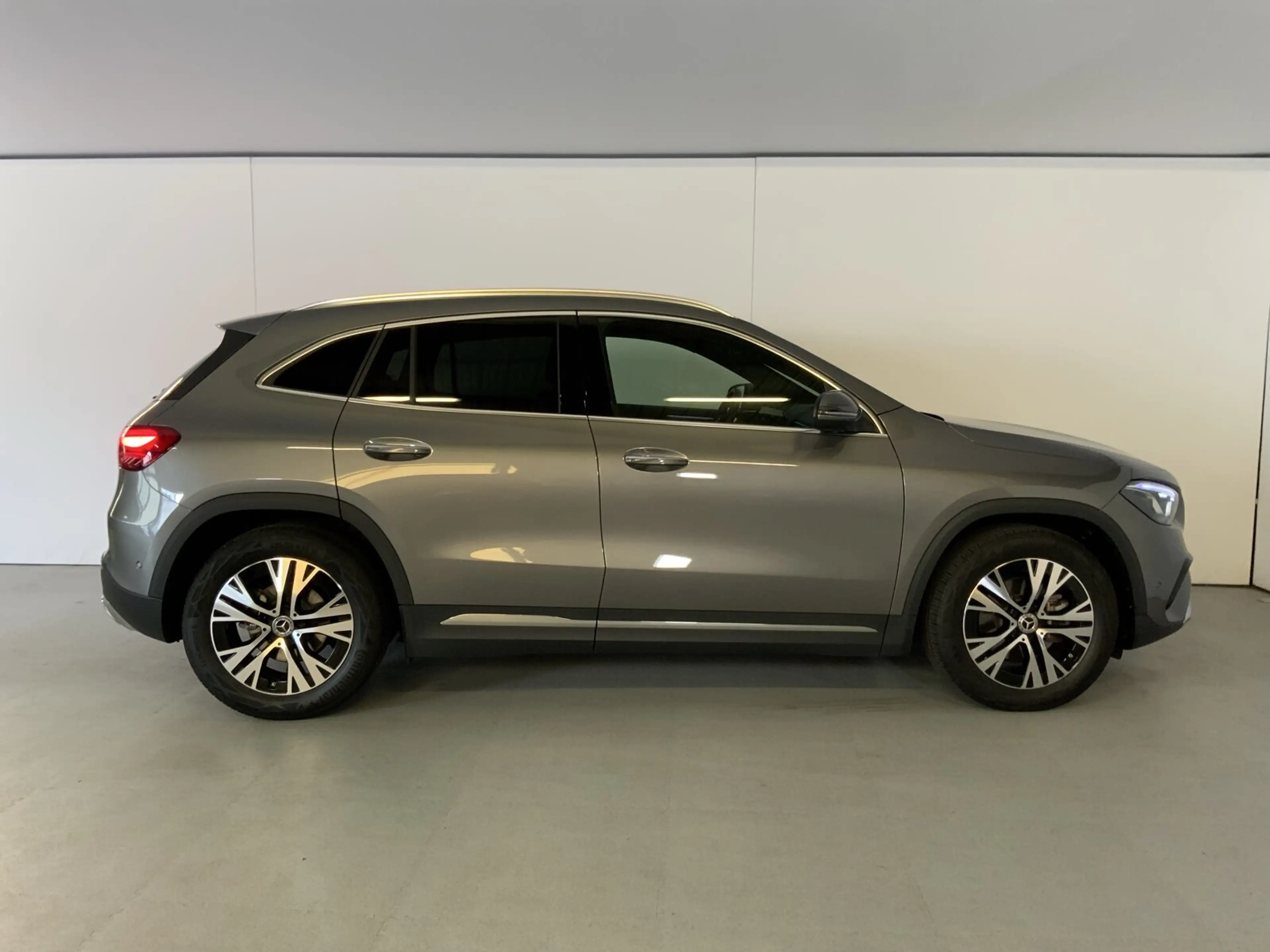 Mercedes-Benz GLA 200 GLA 200 d Progressive Multibeam Sound DISTRONIC — photo 4