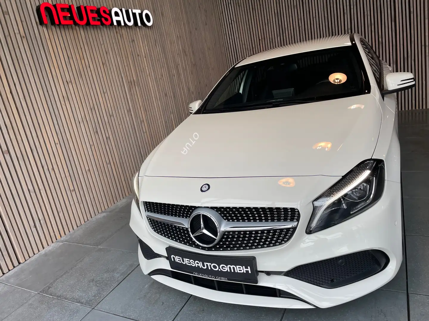 Mercedes-Benz A 160 *AMG*Servicegepfl.*69.000km.*LED* Weiß - 2