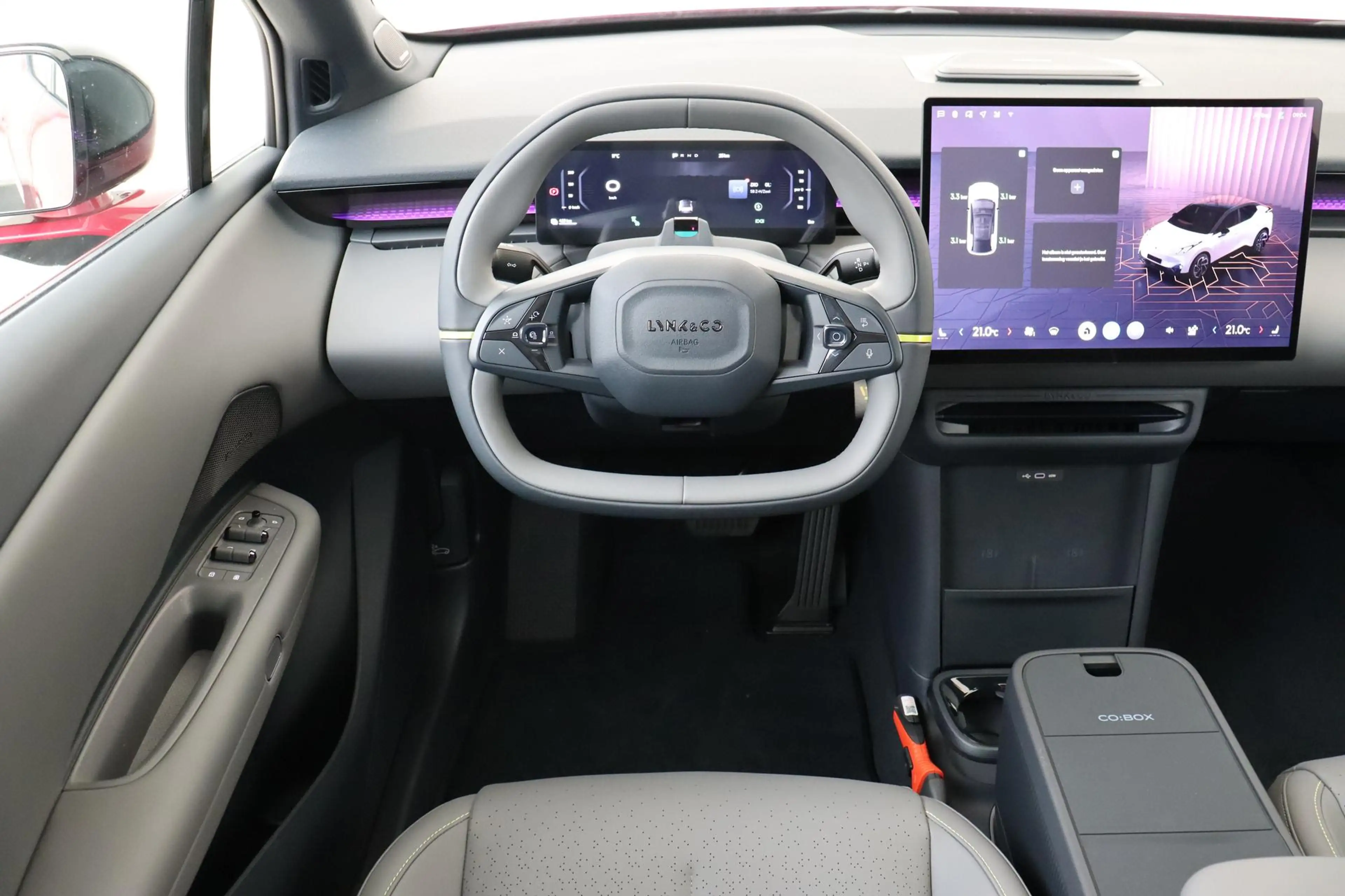 Lynk & Co 02 MORE 66 kWh -PANO.DAK|ELEK.STOEL|HARMAN/KARDON|20" — photo 2