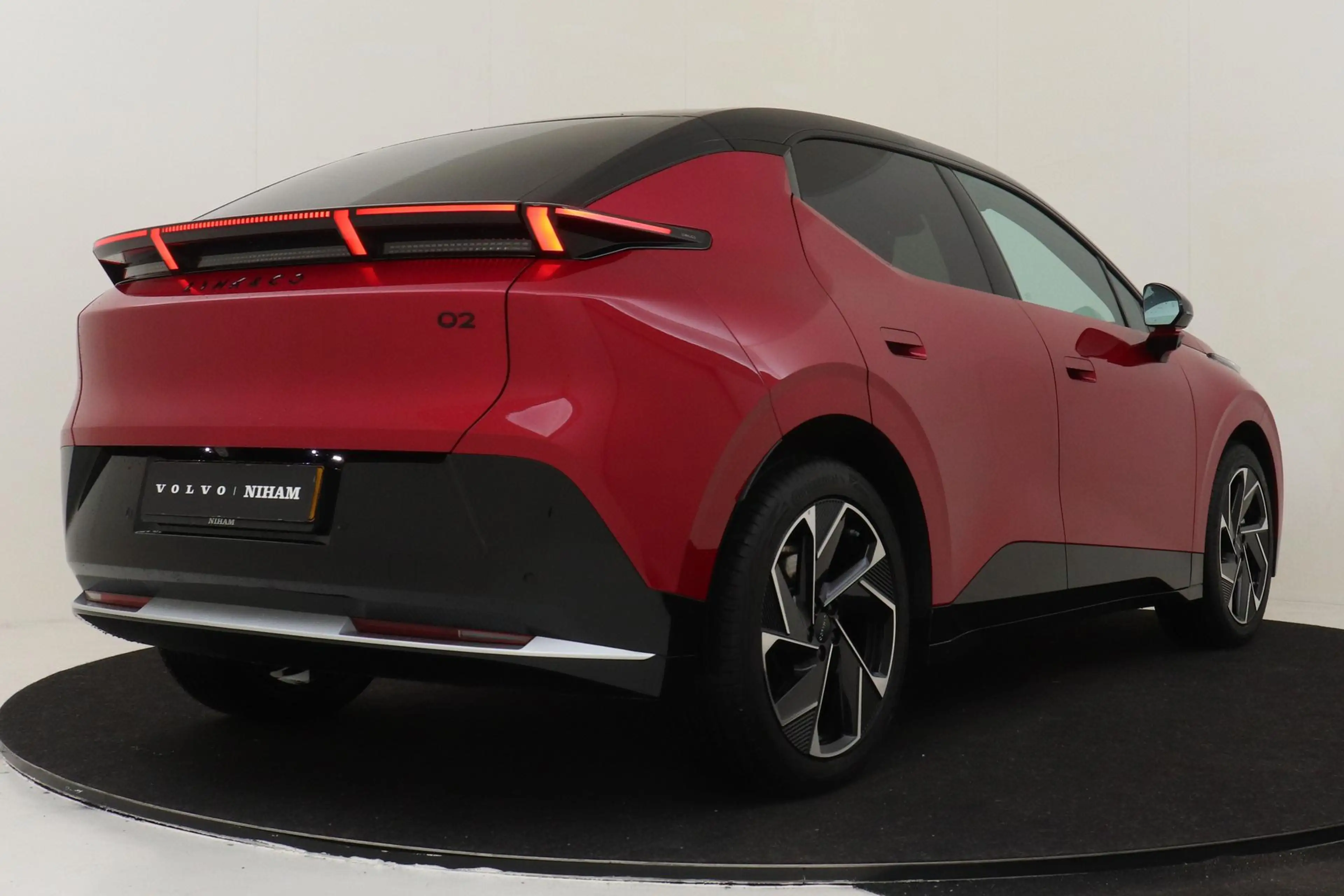 Lynk & Co 02 MORE 66 kWh -PANO.DAK|ELEK.STOEL|HARMAN/KARDON|20" — photo 3