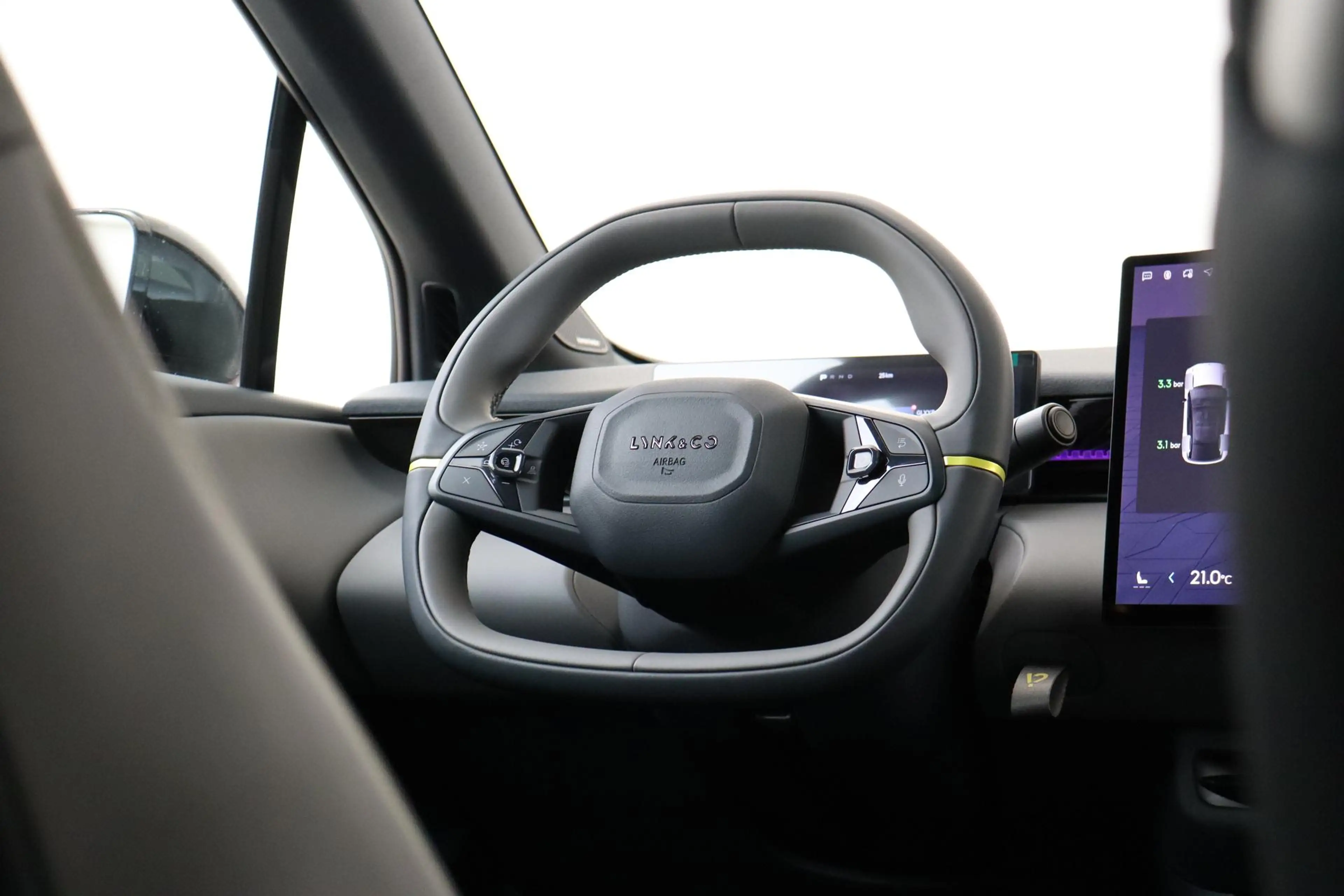 Lynk & Co 02 MORE 66 kWh -PANO.DAK|ELEK.STOEL|HARMAN/KARDON|20" — photo 8