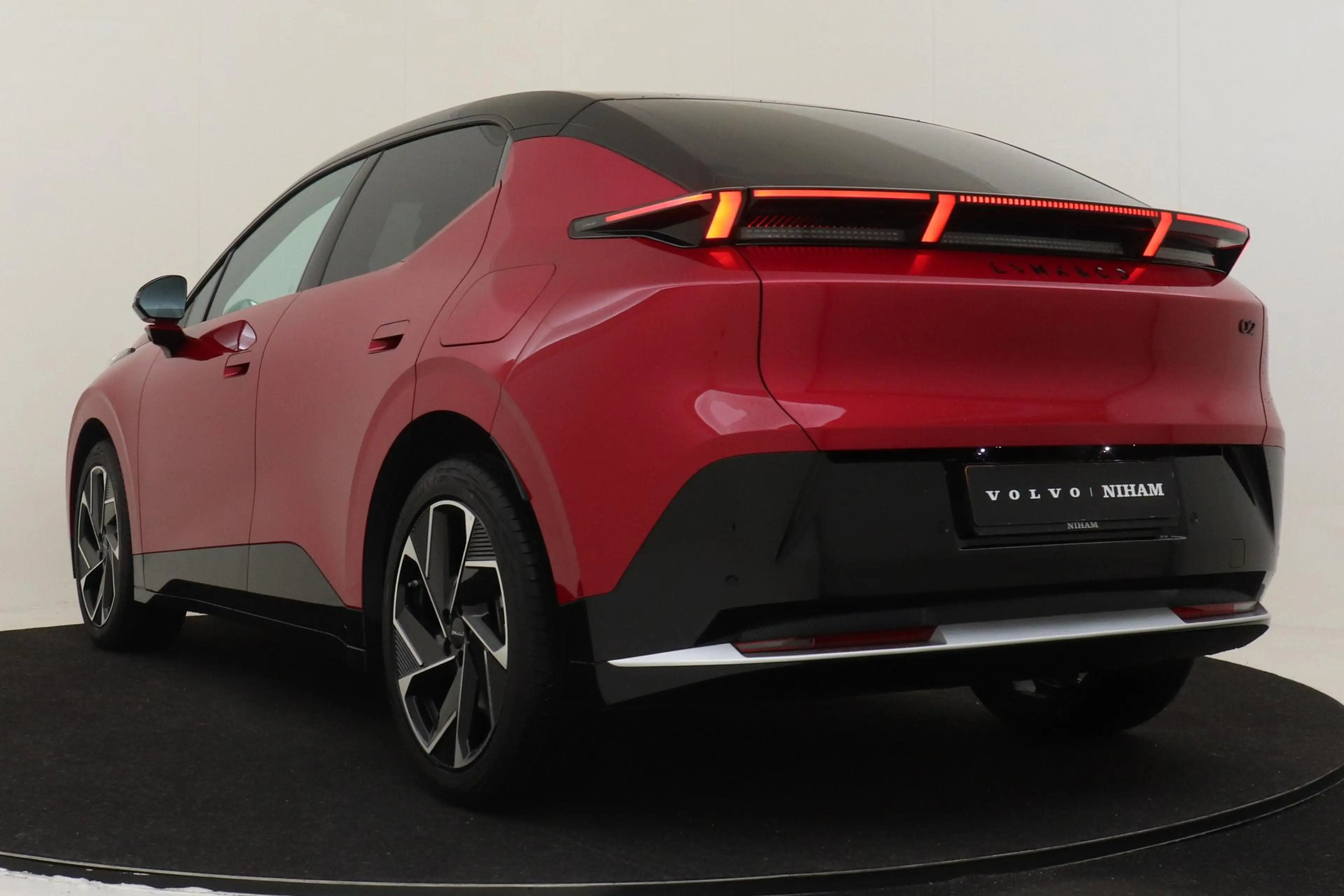 Lynk & Co 02 MORE 66 kWh -PANO.DAK|ELEK.STOEL|HARMAN/KARDON|20" — photo 5