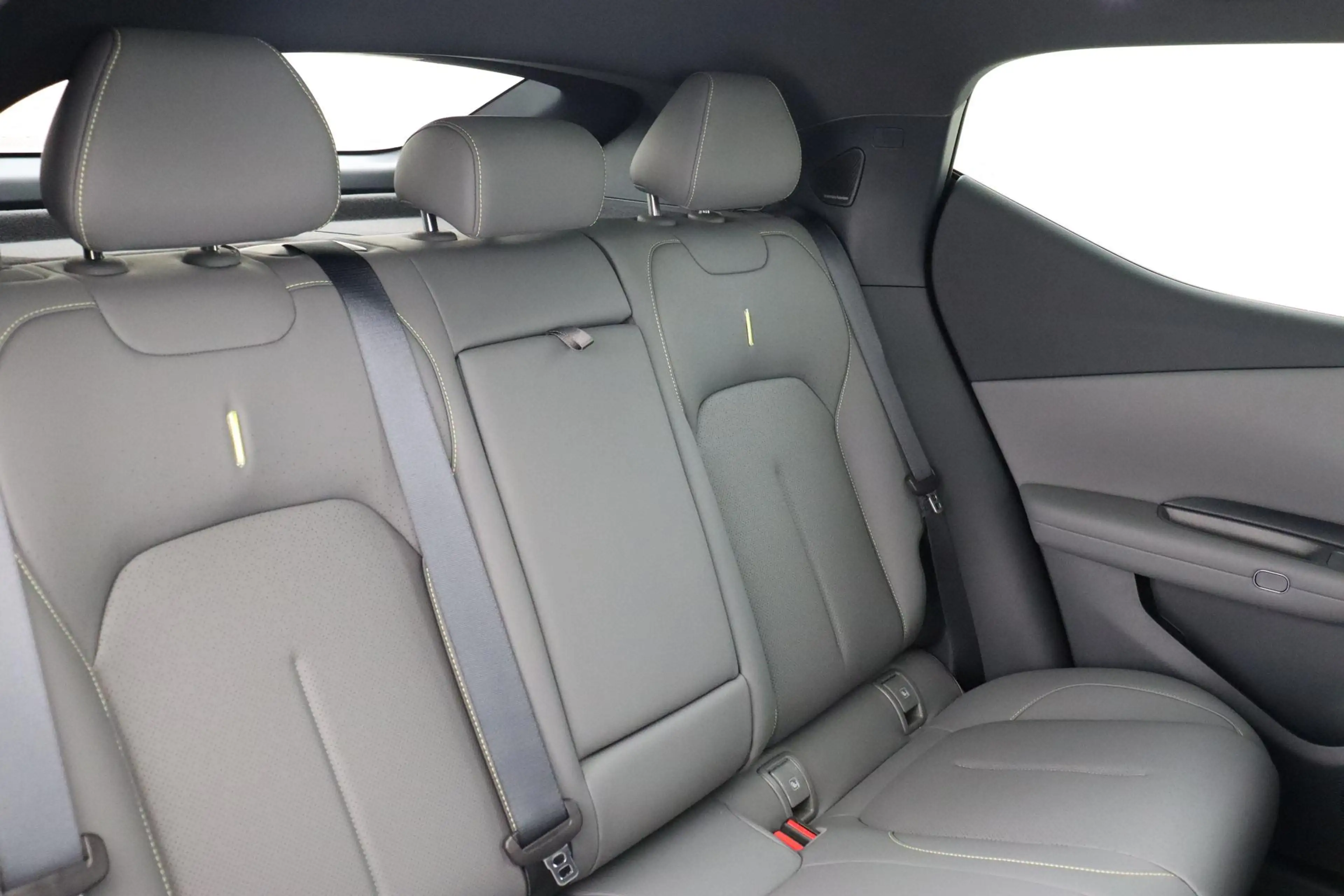 Lynk & Co 02 MORE 66 kWh -PANO.DAK|ELEK.STOEL|HARMAN/KARDON|20" — photo 14