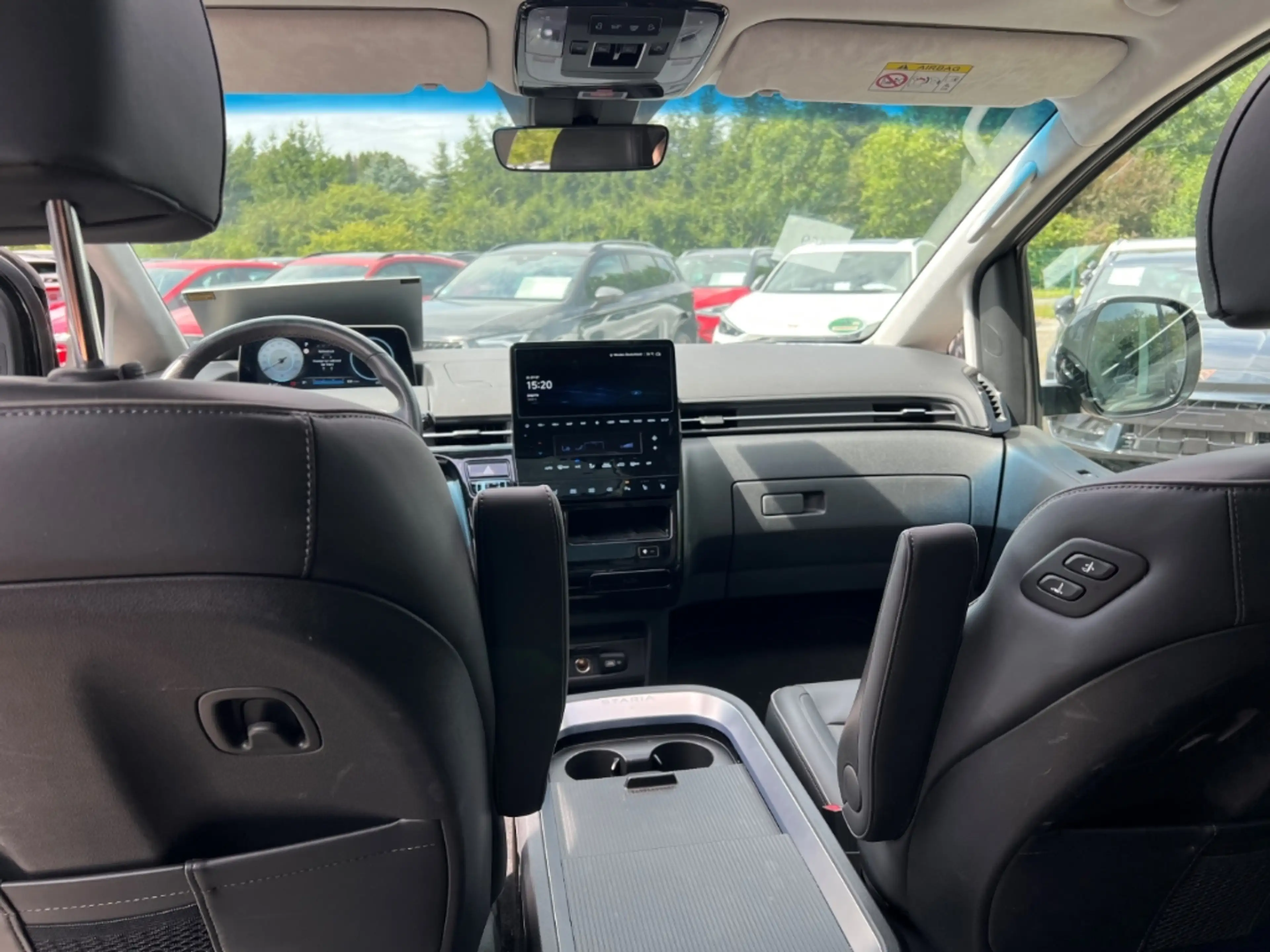 Hyundai STARIA Signature 2WD 7-Sitzer, Pano — photo 14