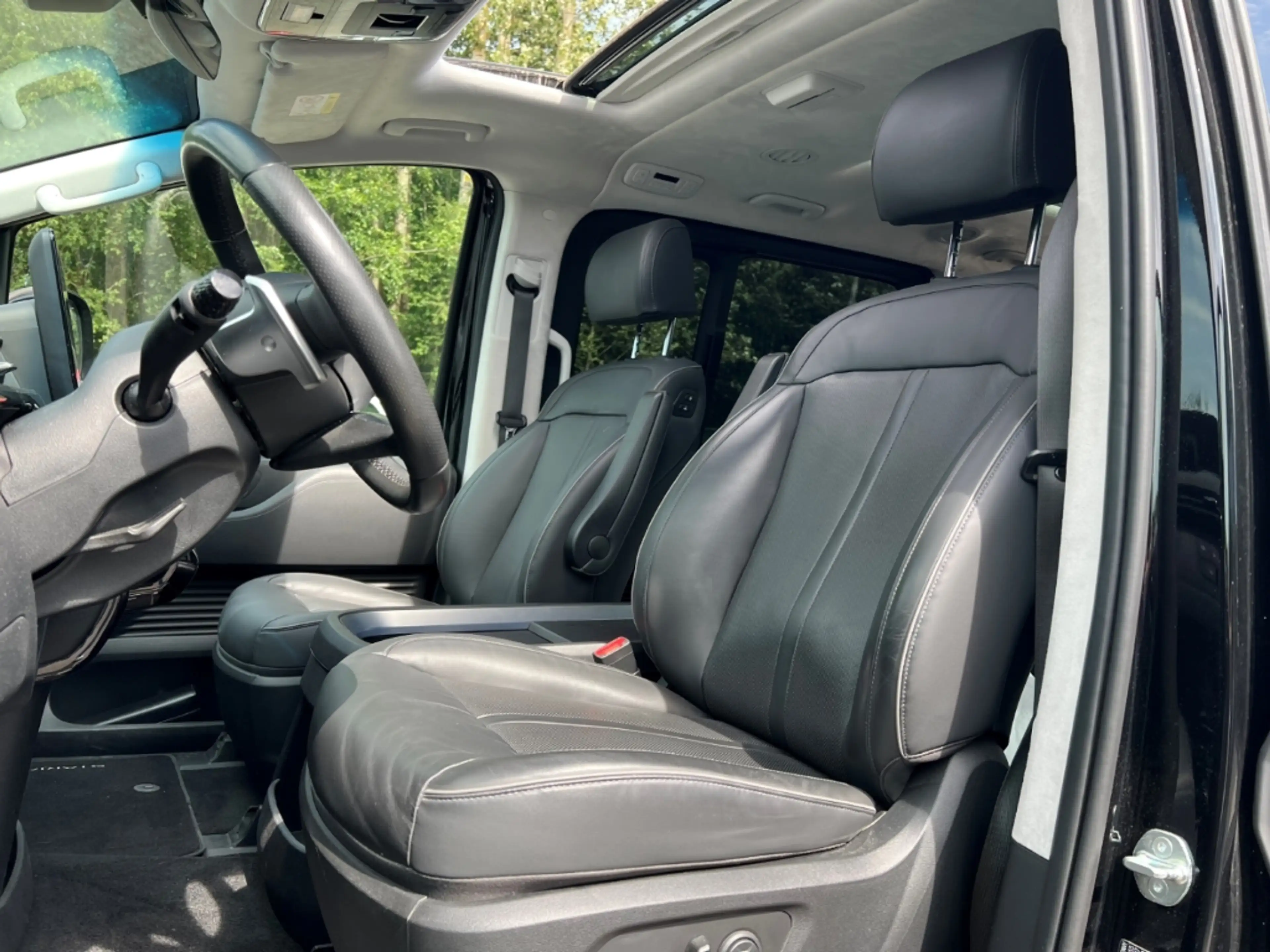 Hyundai STARIA Signature 2WD 7-Sitzer, Pano — photo 7