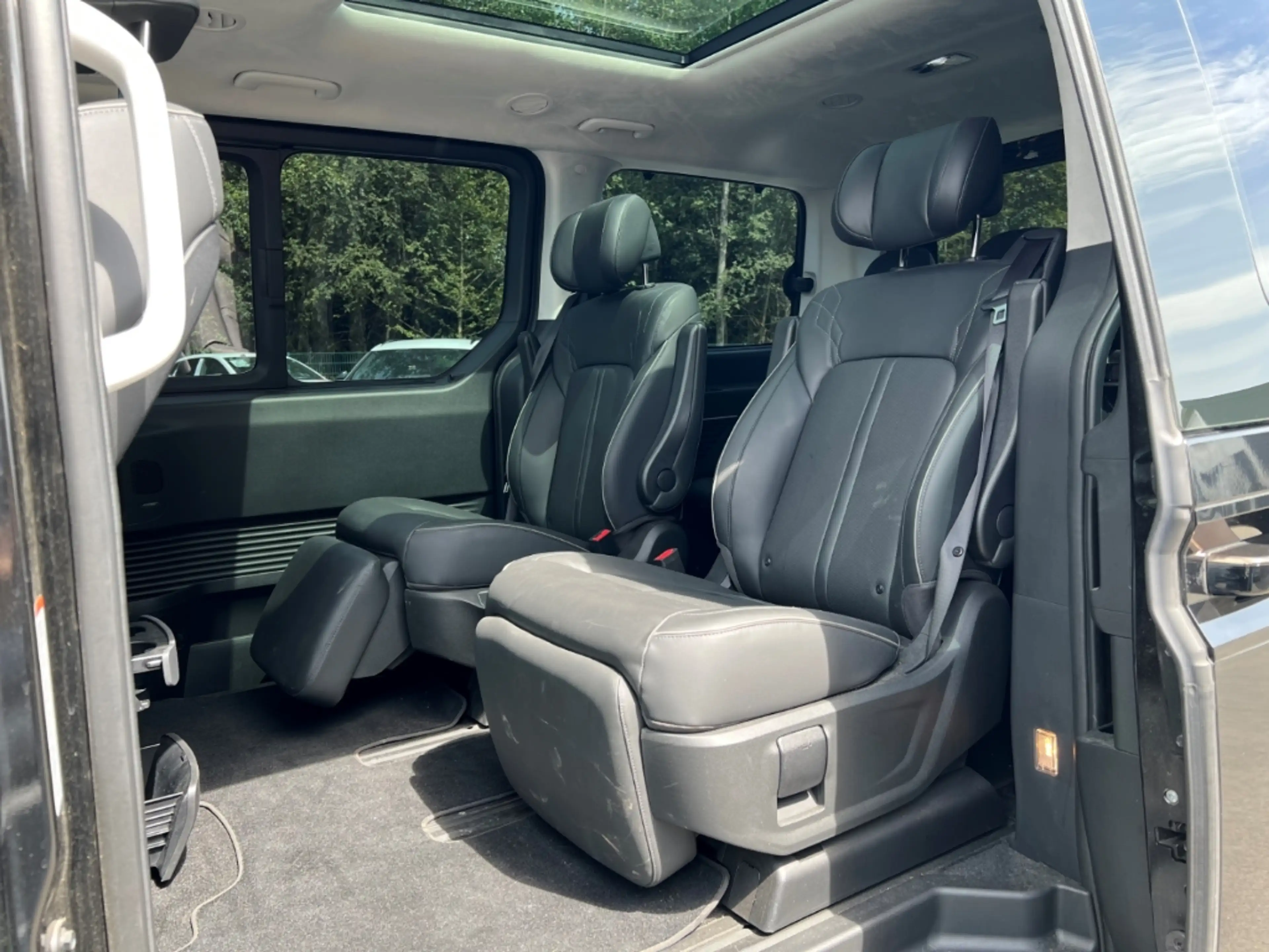 Hyundai STARIA Signature 2WD 7-Sitzer, Pano — photo 8