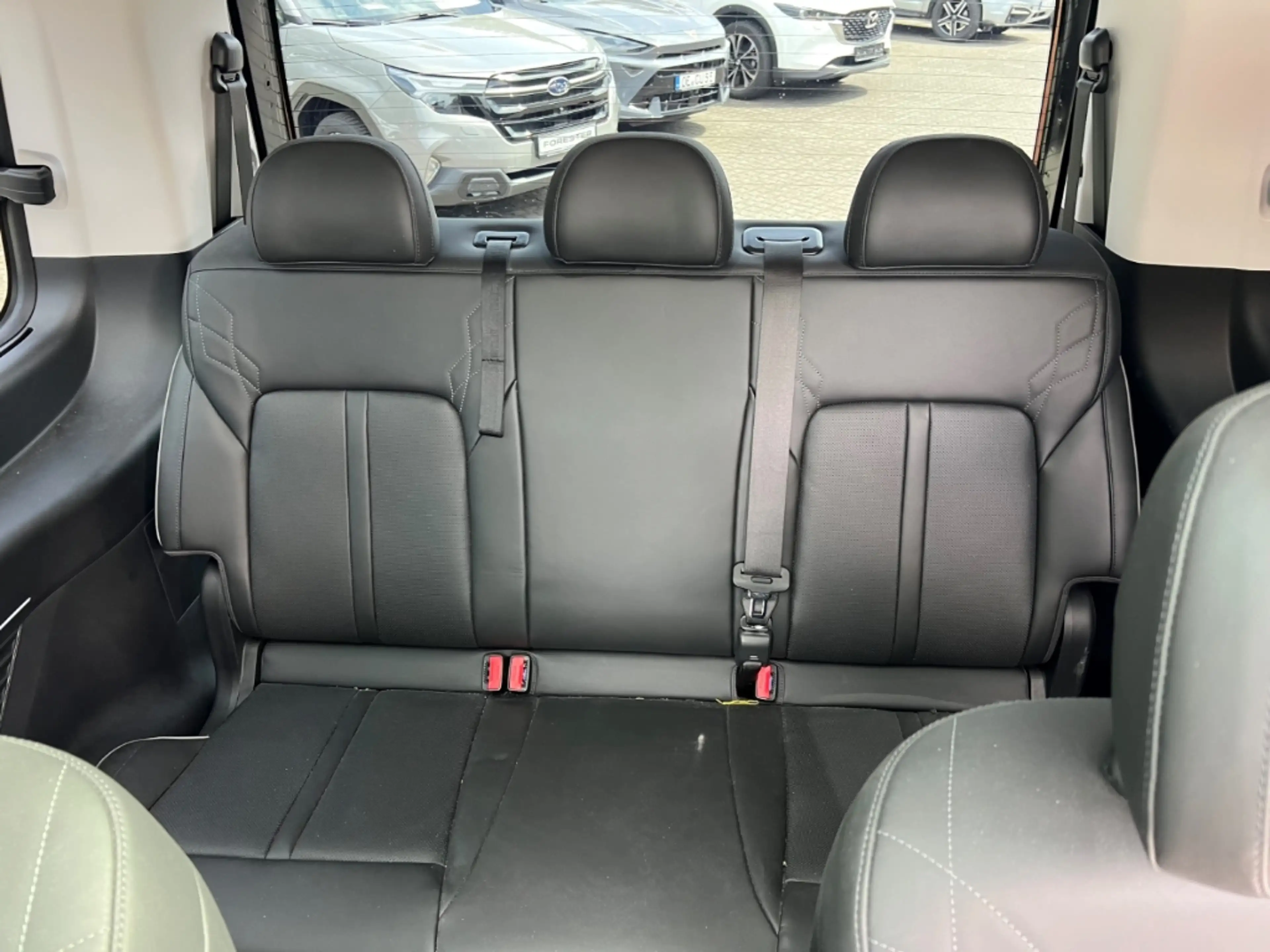 Hyundai STARIA Signature 2WD 7-Sitzer, Pano — photo 11