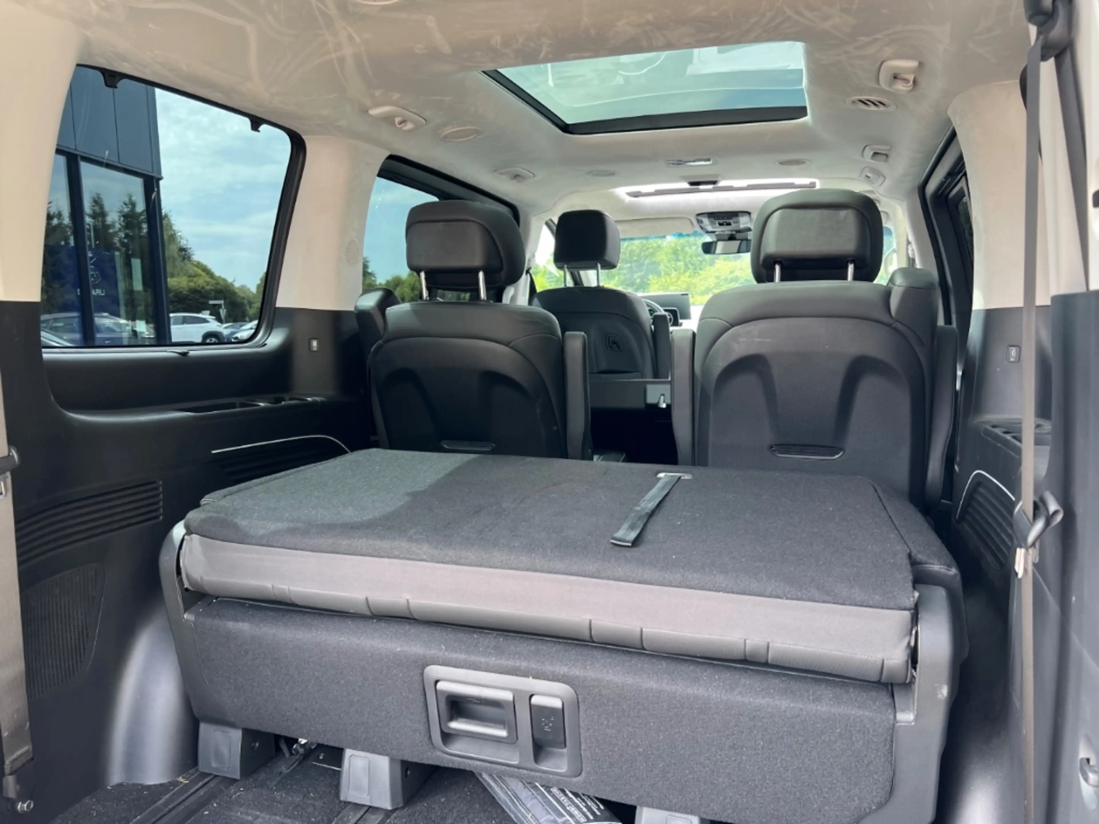 Hyundai STARIA Signature 2WD 7-Sitzer, Pano — photo 12