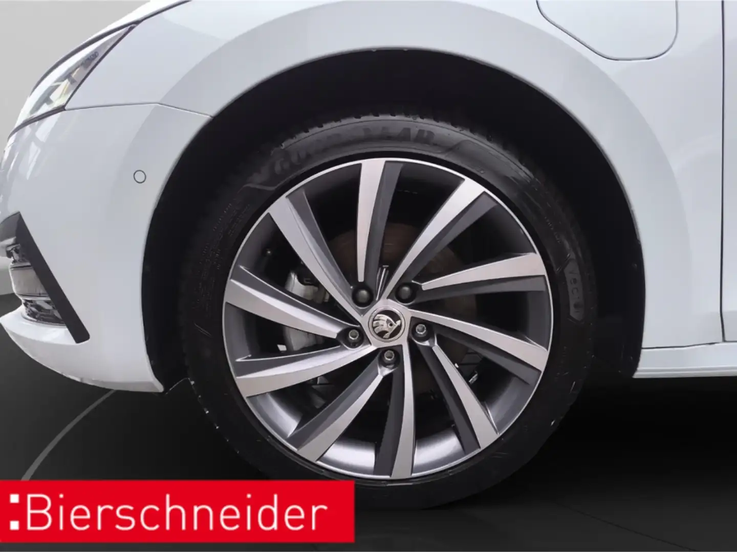 Skoda Octavia Combi 1.4 TSI DSG e-Hybrid AHK NAVI PANO BEH-FRONT Biały - 2