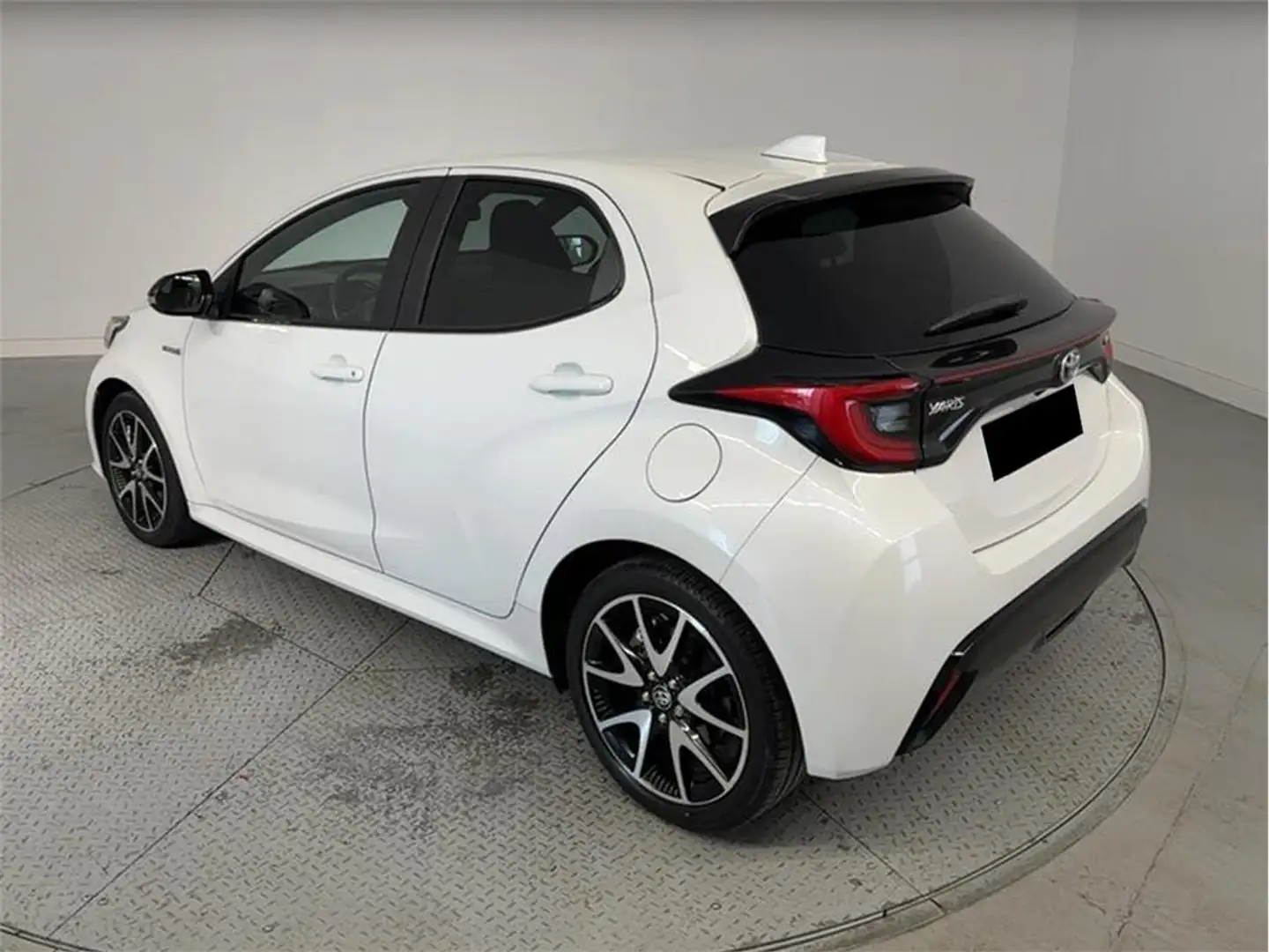 Toyota Yaris 120H 1.5 Style - 2