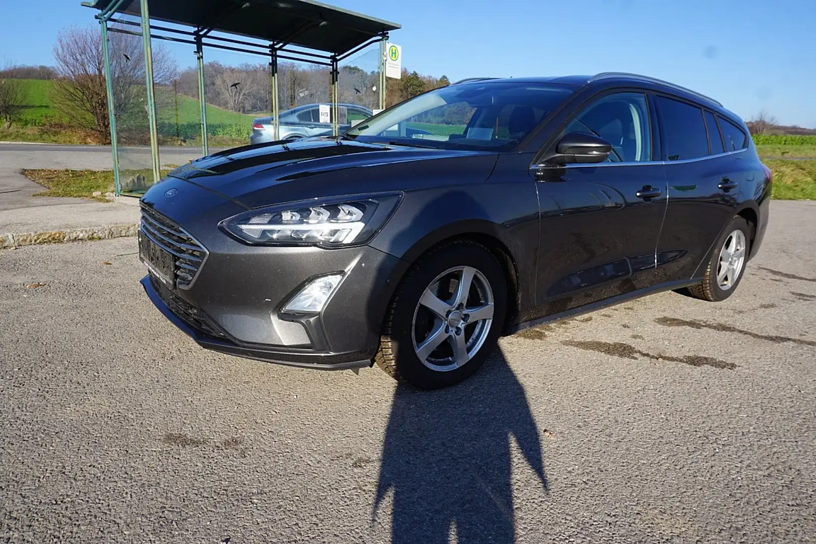 Ford Focus Traveller 1,0 EcoBoost Titanium Aut. Noir - 2