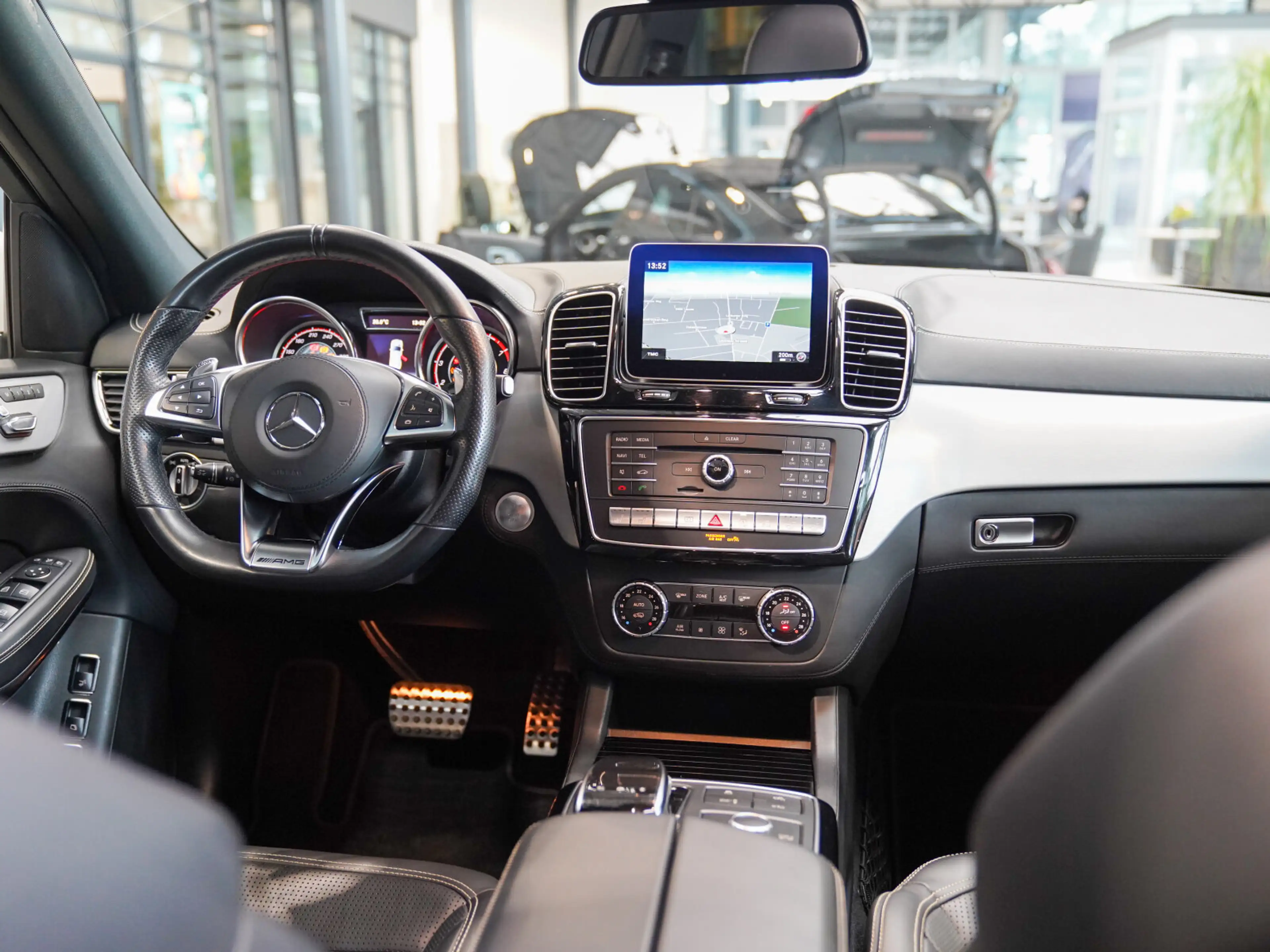 Mercedes-Benz GLS 63 AMG GLS 63 AMG 4M Kreuzspeiche Pano Sitzklima Massag — photo 15
