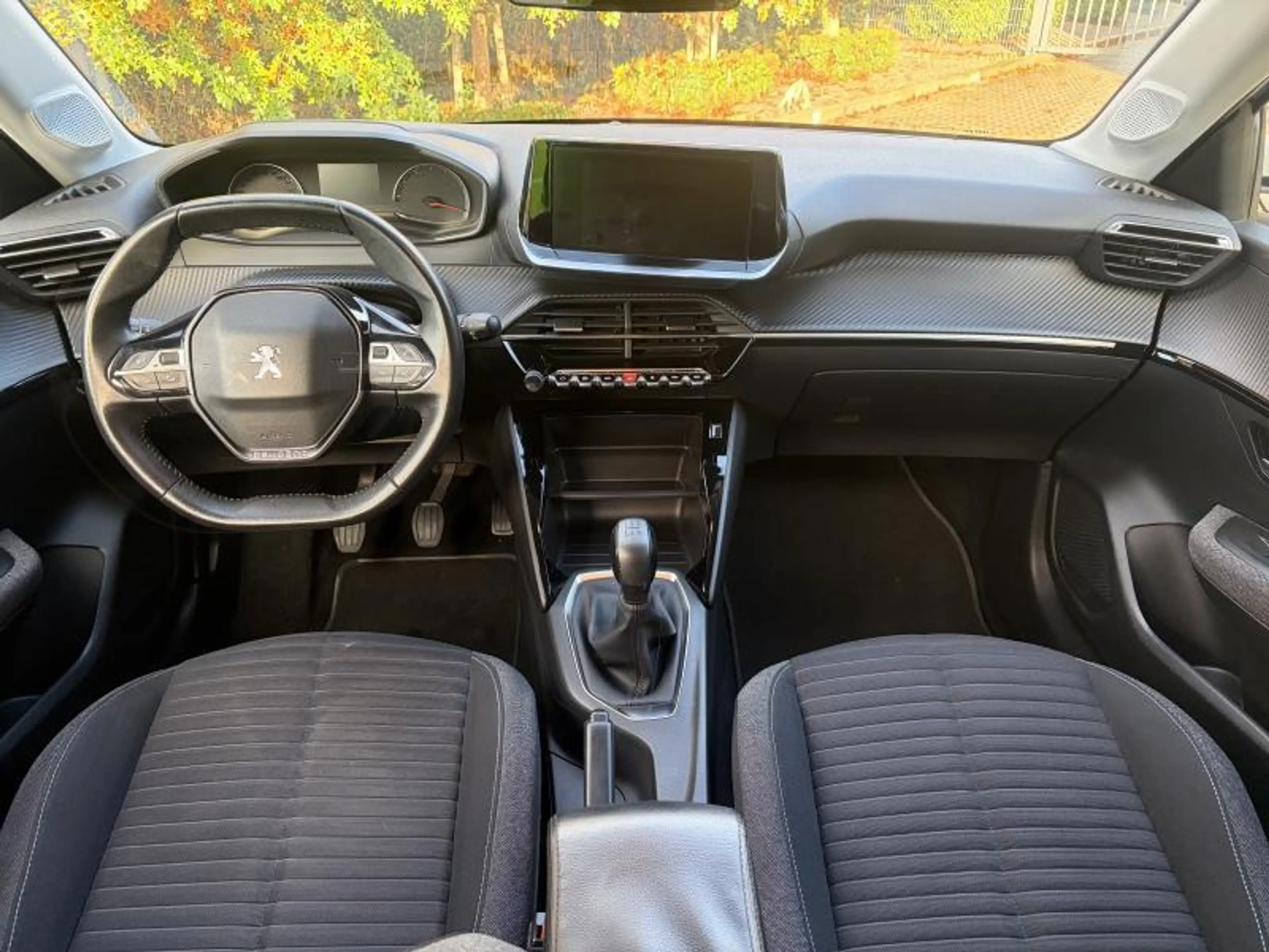 Peugeot 208 Style — photo 14
