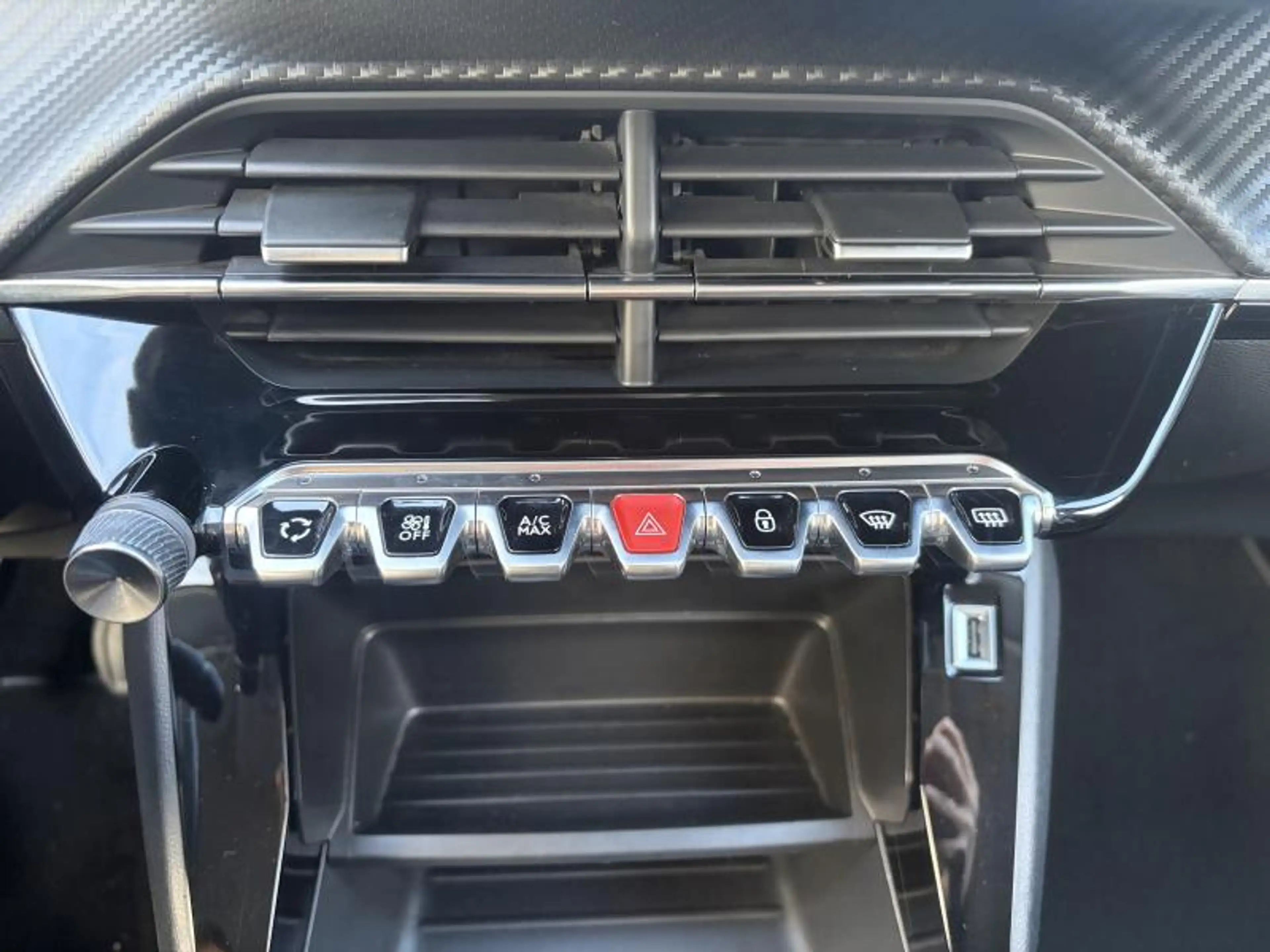 Peugeot 208 Style — photo 15