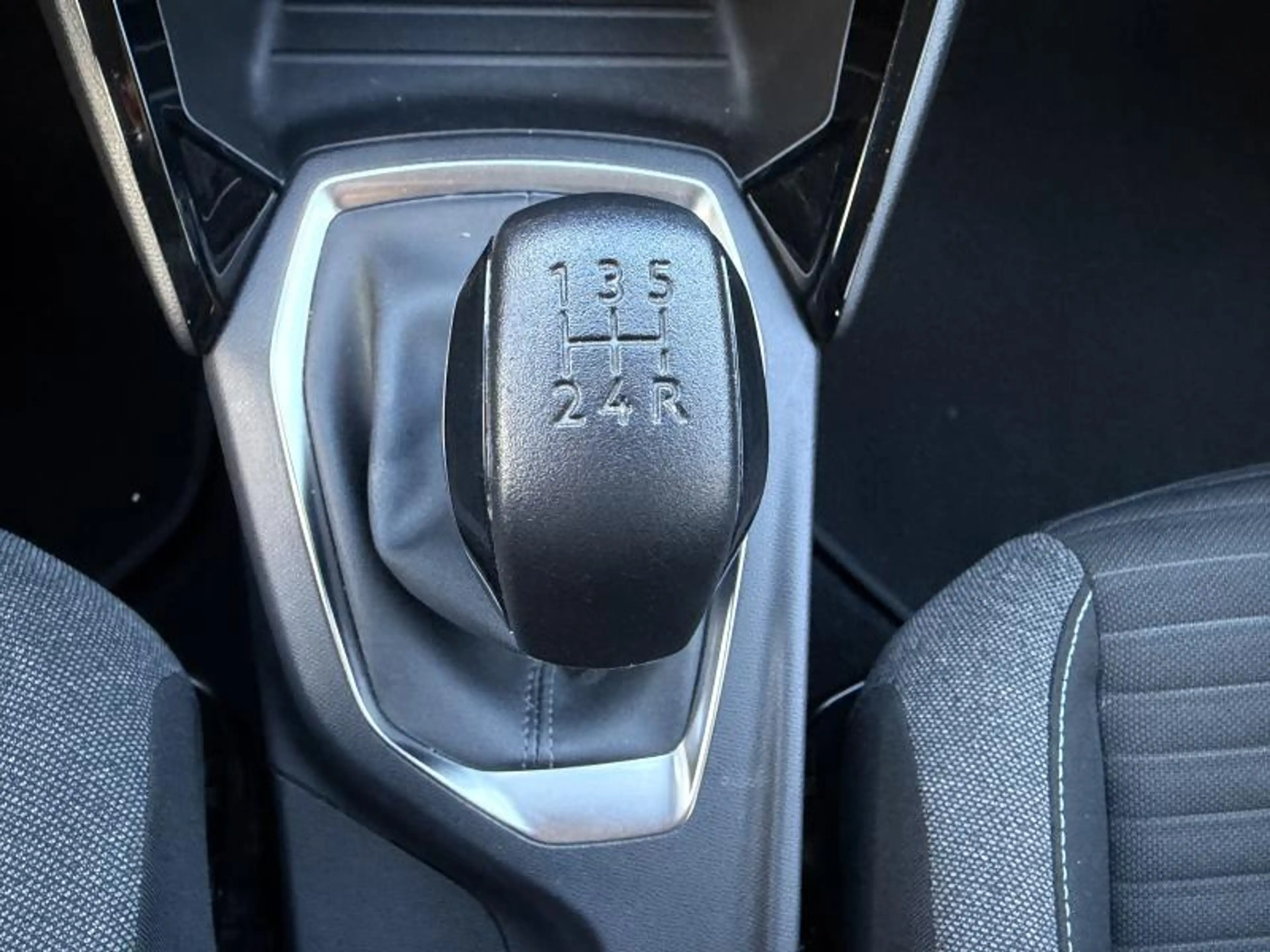 Peugeot 208 Style — photo 16