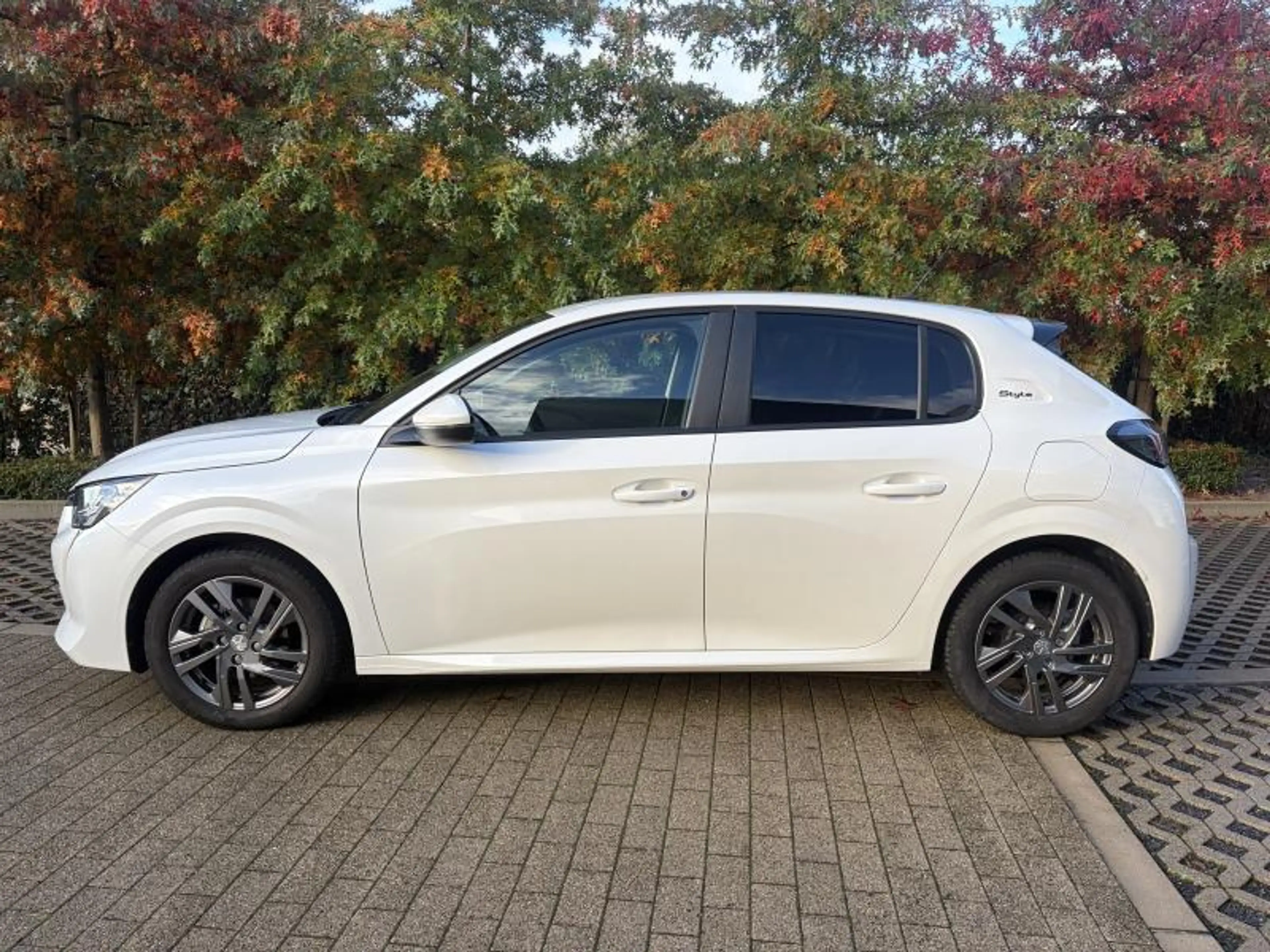 Peugeot 208 Style — photo 19